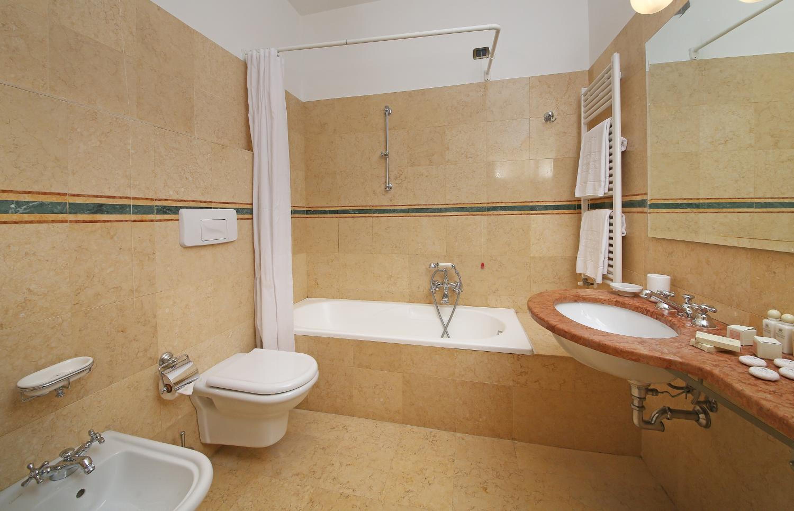 Classic Double or Twin Room - Photo 4