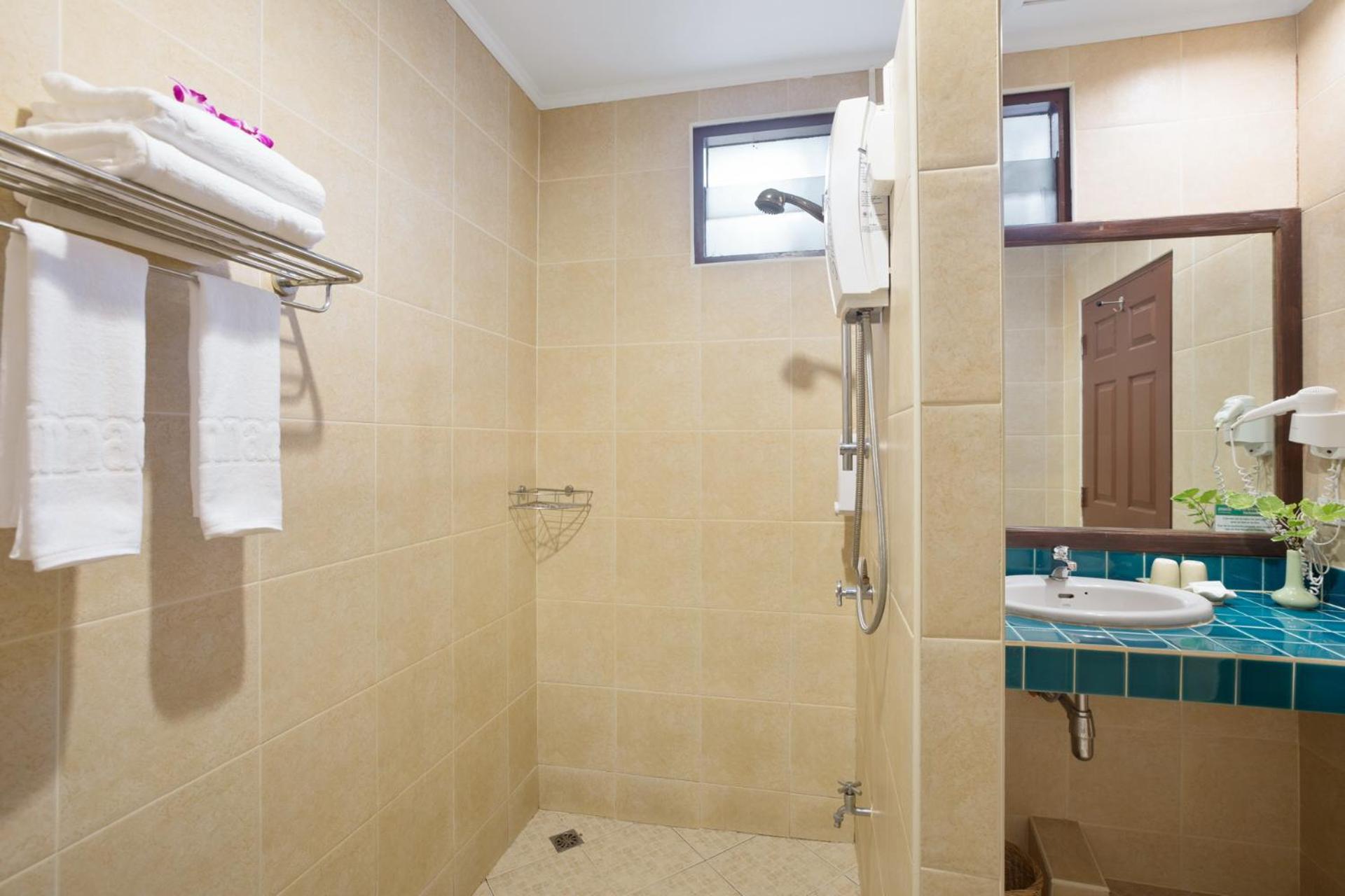 Superior Bungalow - Photo 6