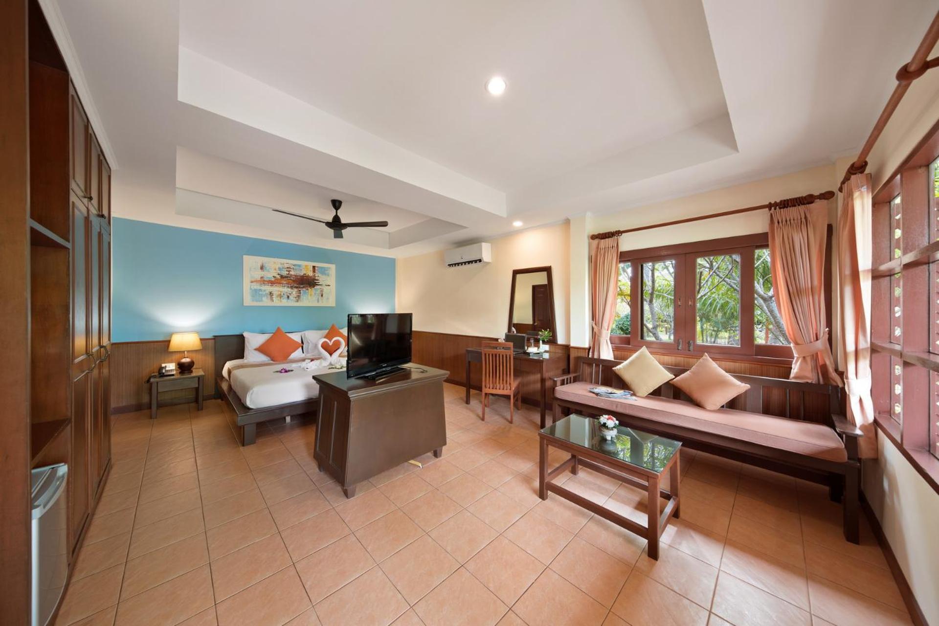 Superior Bungalow - Photo 3