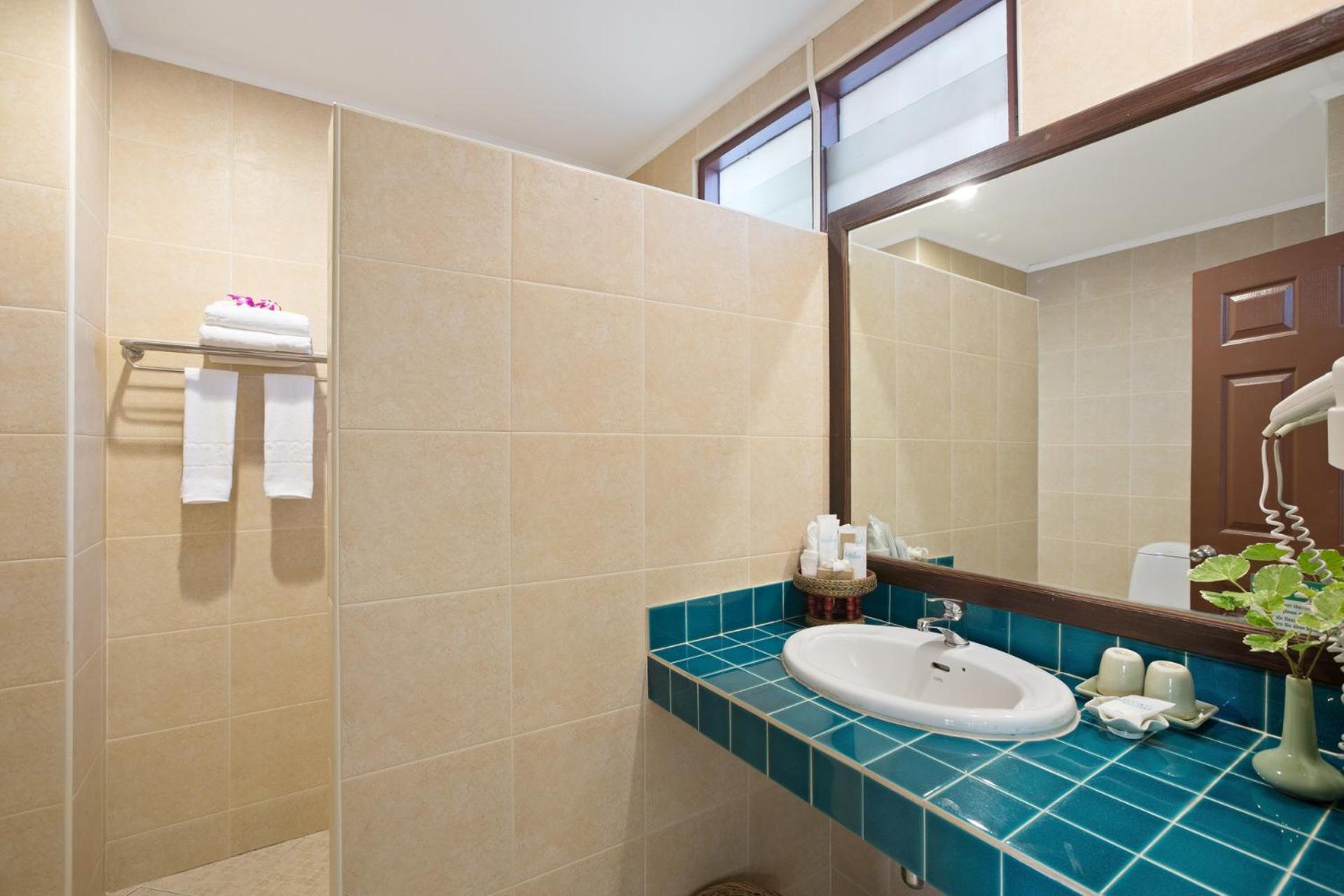 Superior Bungalow - Photo 5