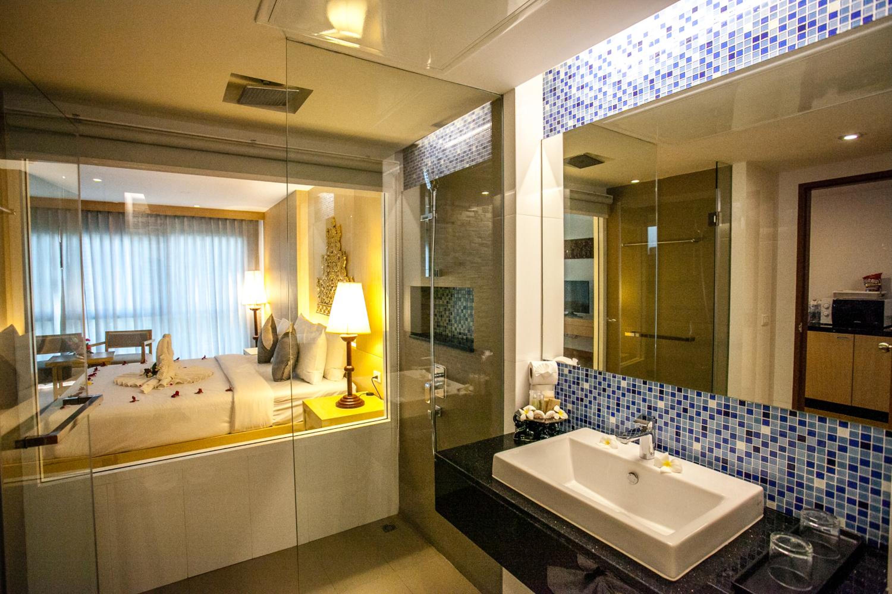 Junior Suite with Outdoor Hot Tub photo 3