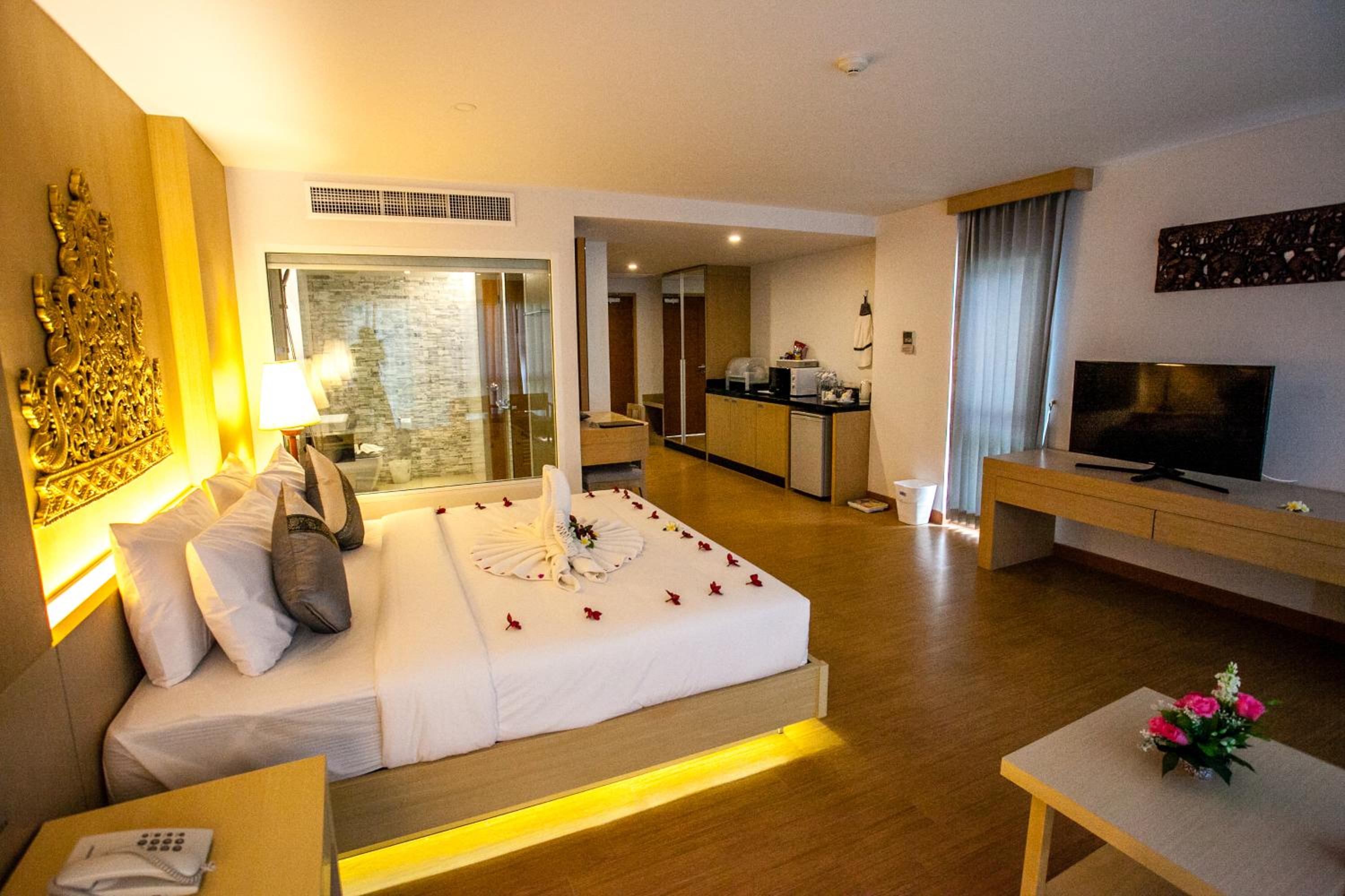 Junior Suite with Outdoor Hot Tub photo 2