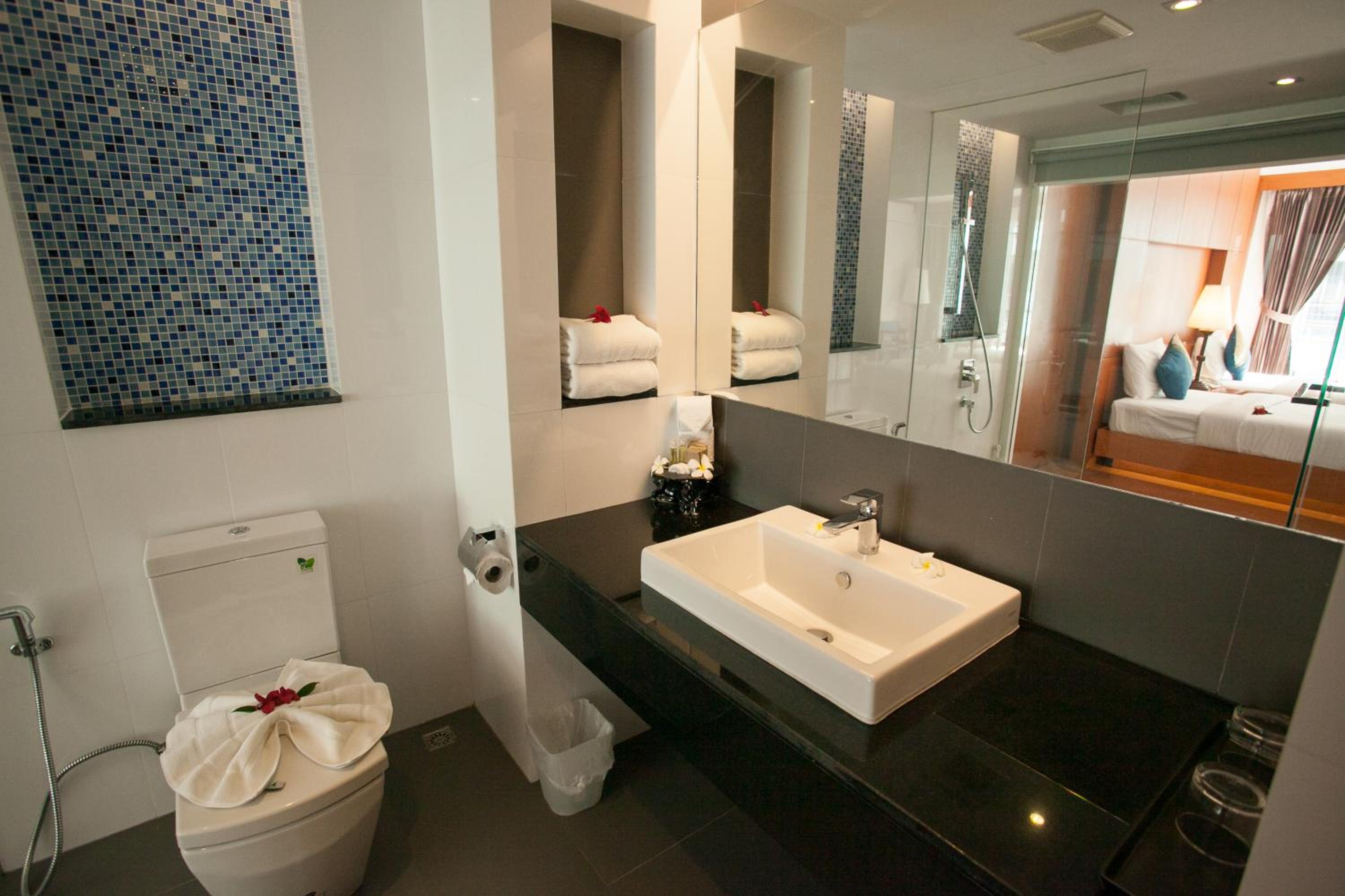 Deluxe Triple Room with Pool Access - Photo 3
