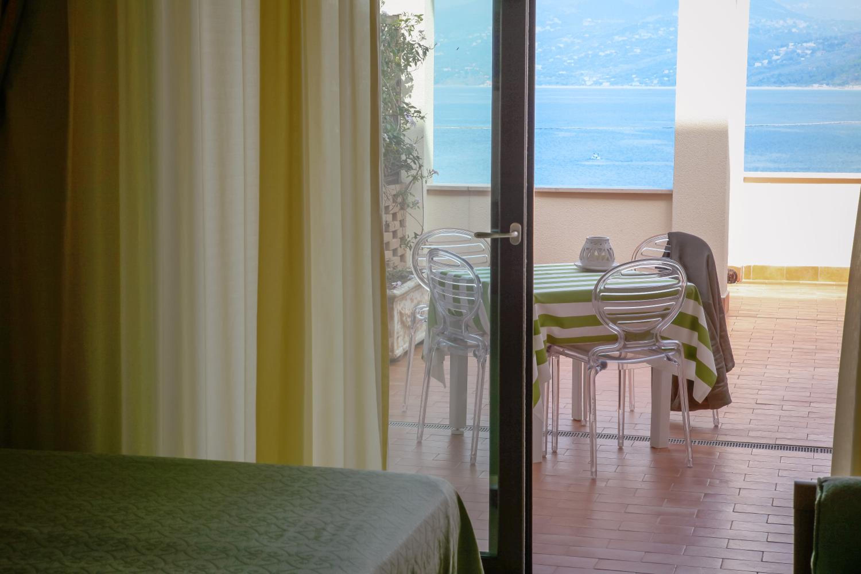 Triple Room with Sea View