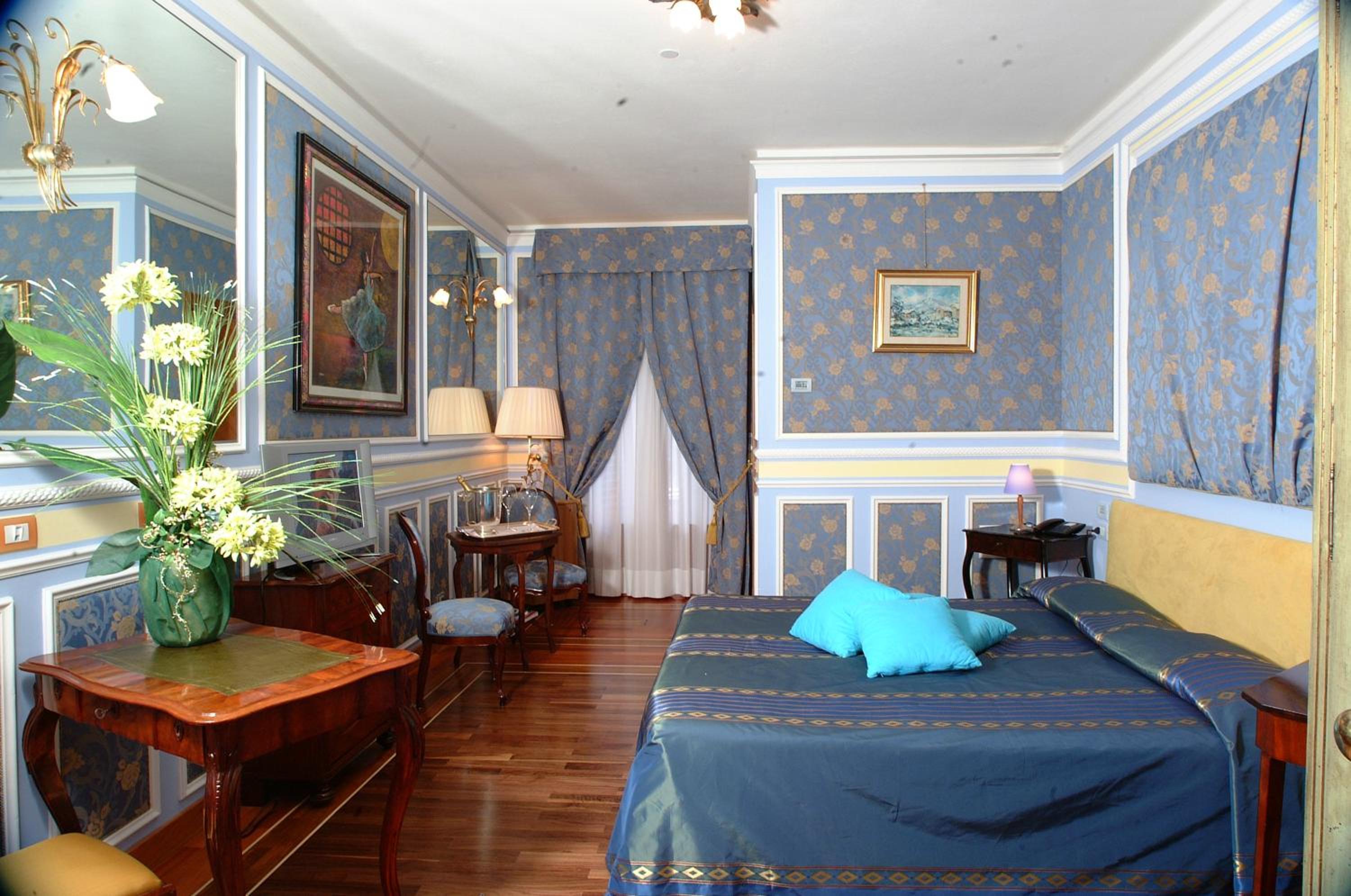 Deluxe Junior Suite photo 3