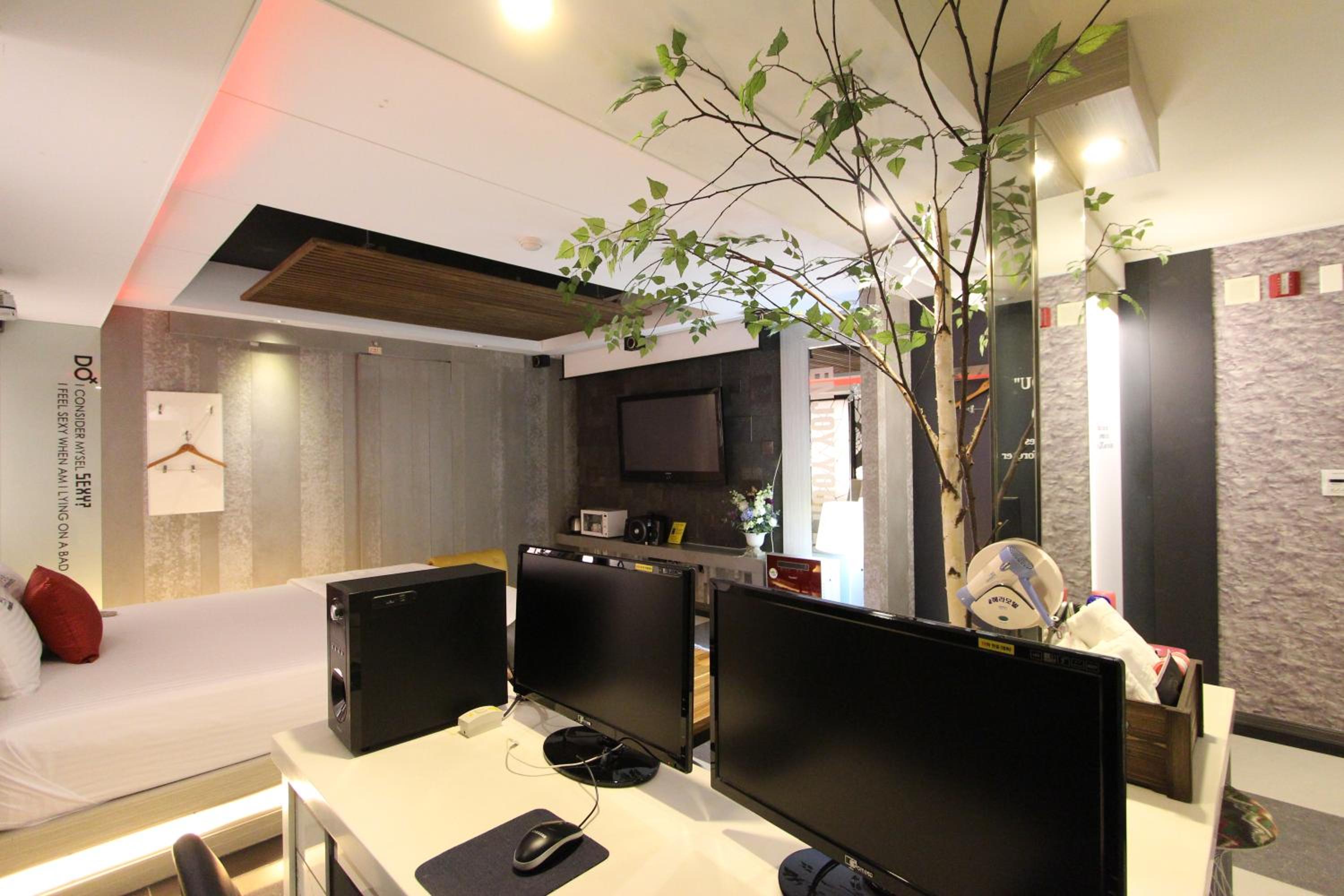 Deluxe King Room - Photo 3