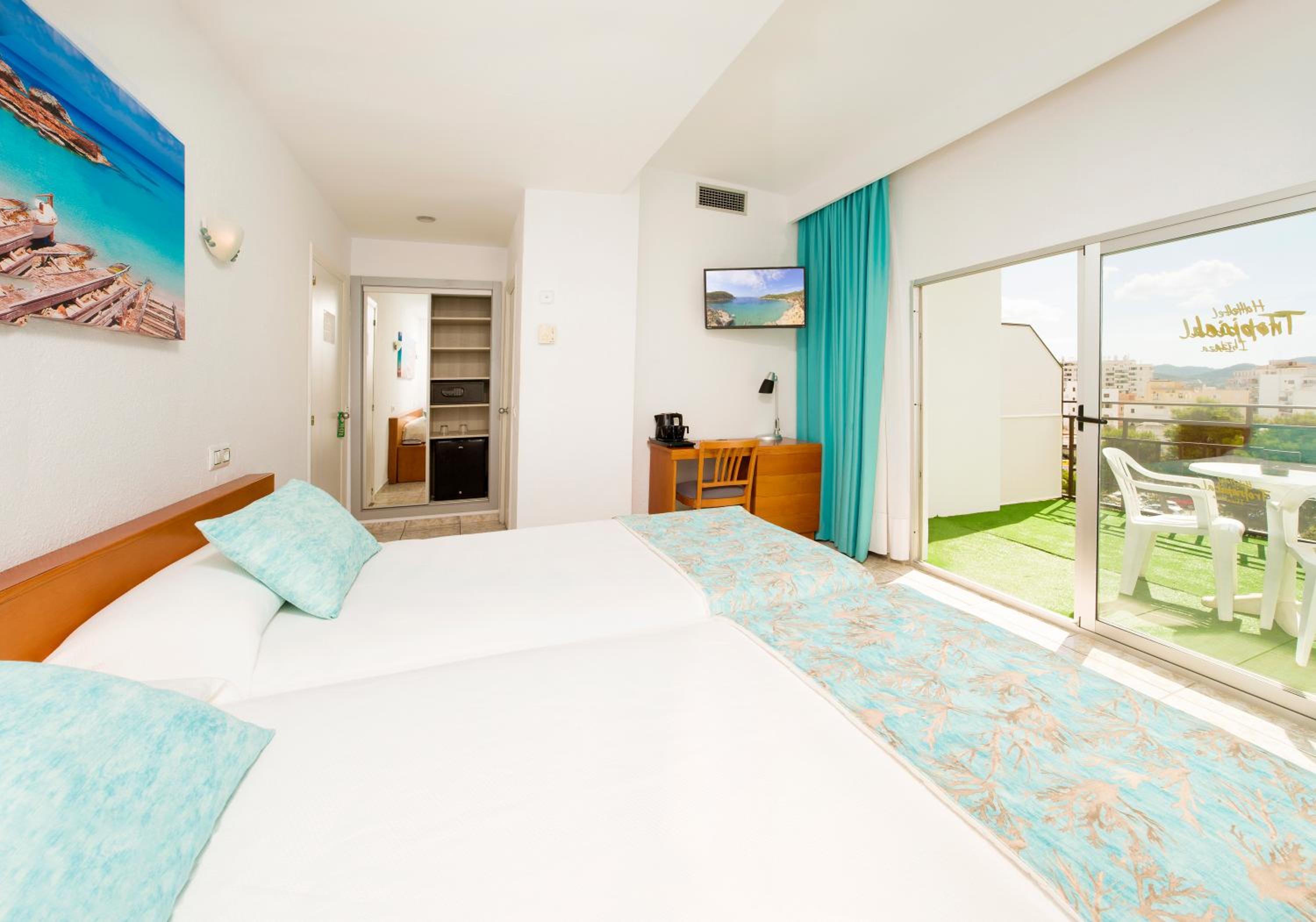 Twin Room with Balcony - Photo 1