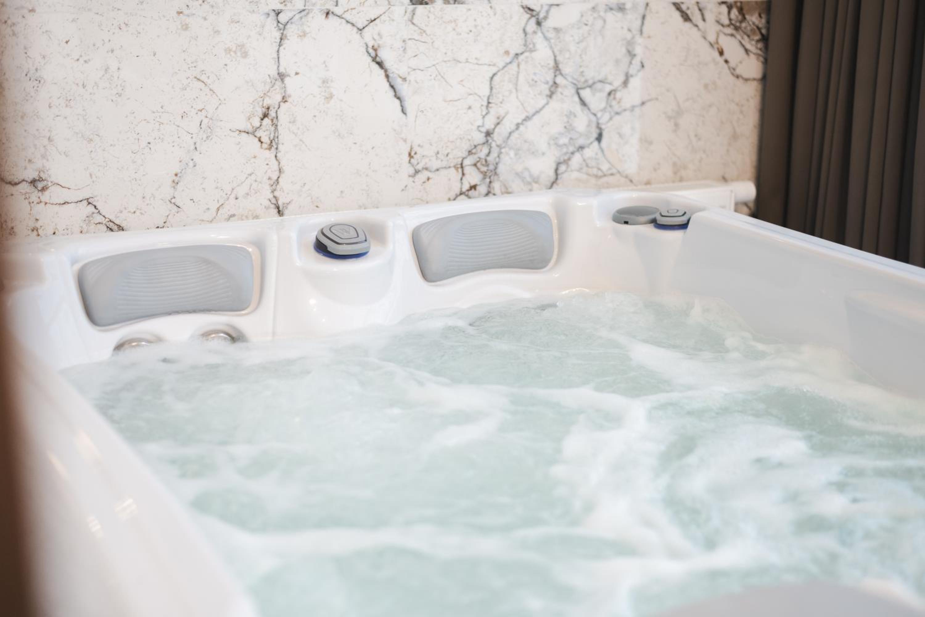 Double Room with Spa Bath photo 3