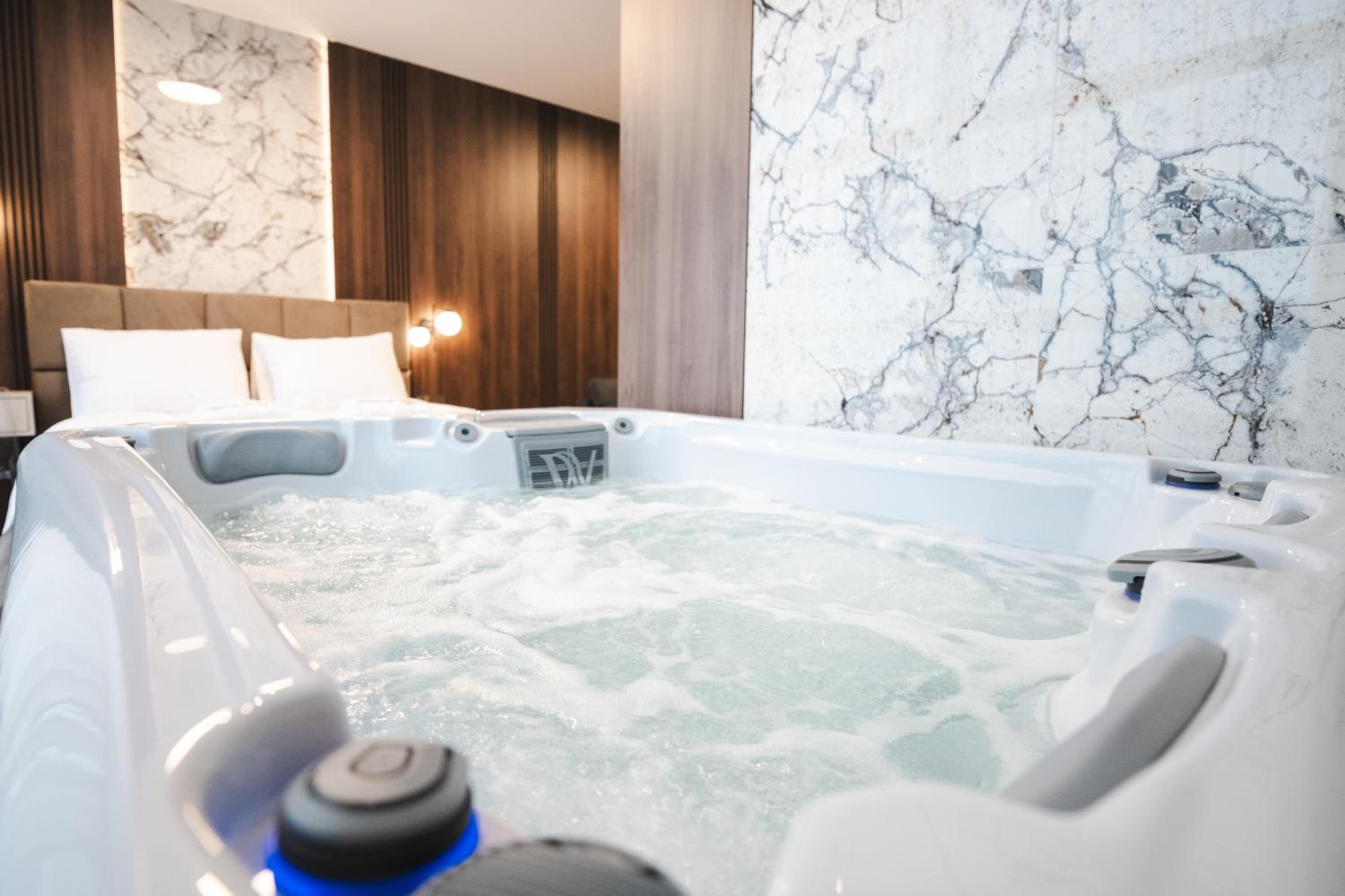 Double Room with Spa Bath photo 2