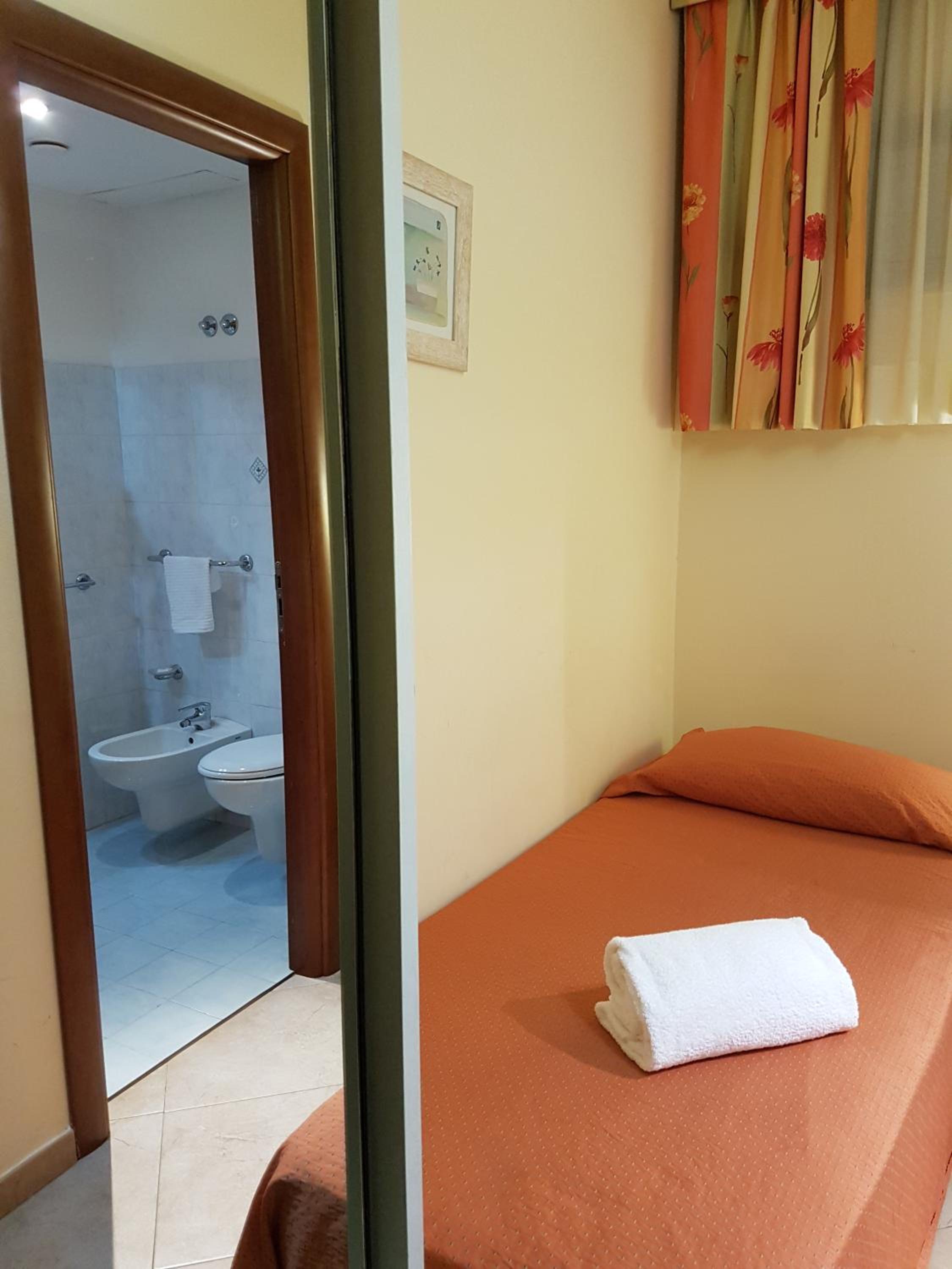 Single Room photo 3