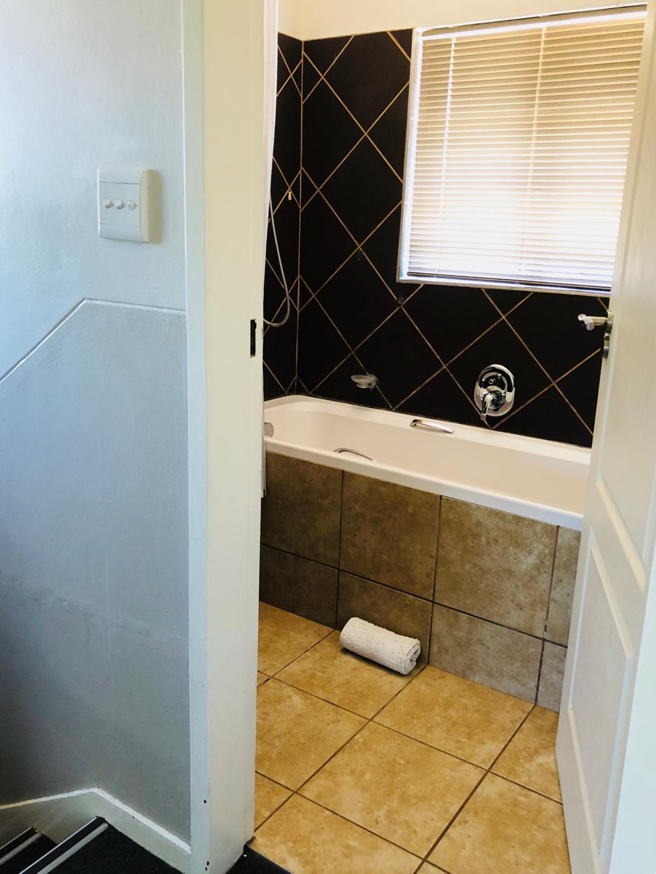 Double or Twin Room with Shared Bathroom photo 2