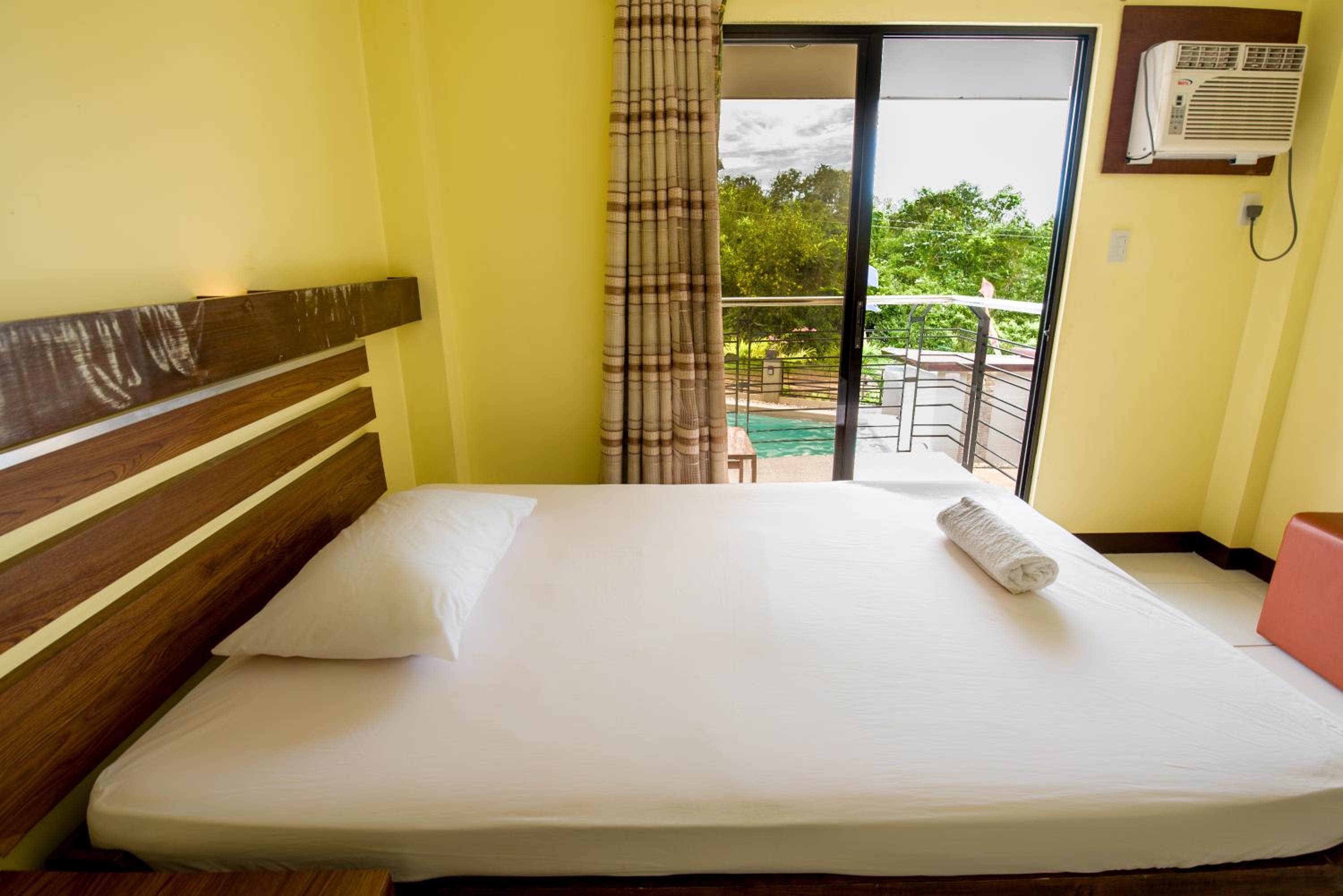 Twin Room with Pool View - Photo 2