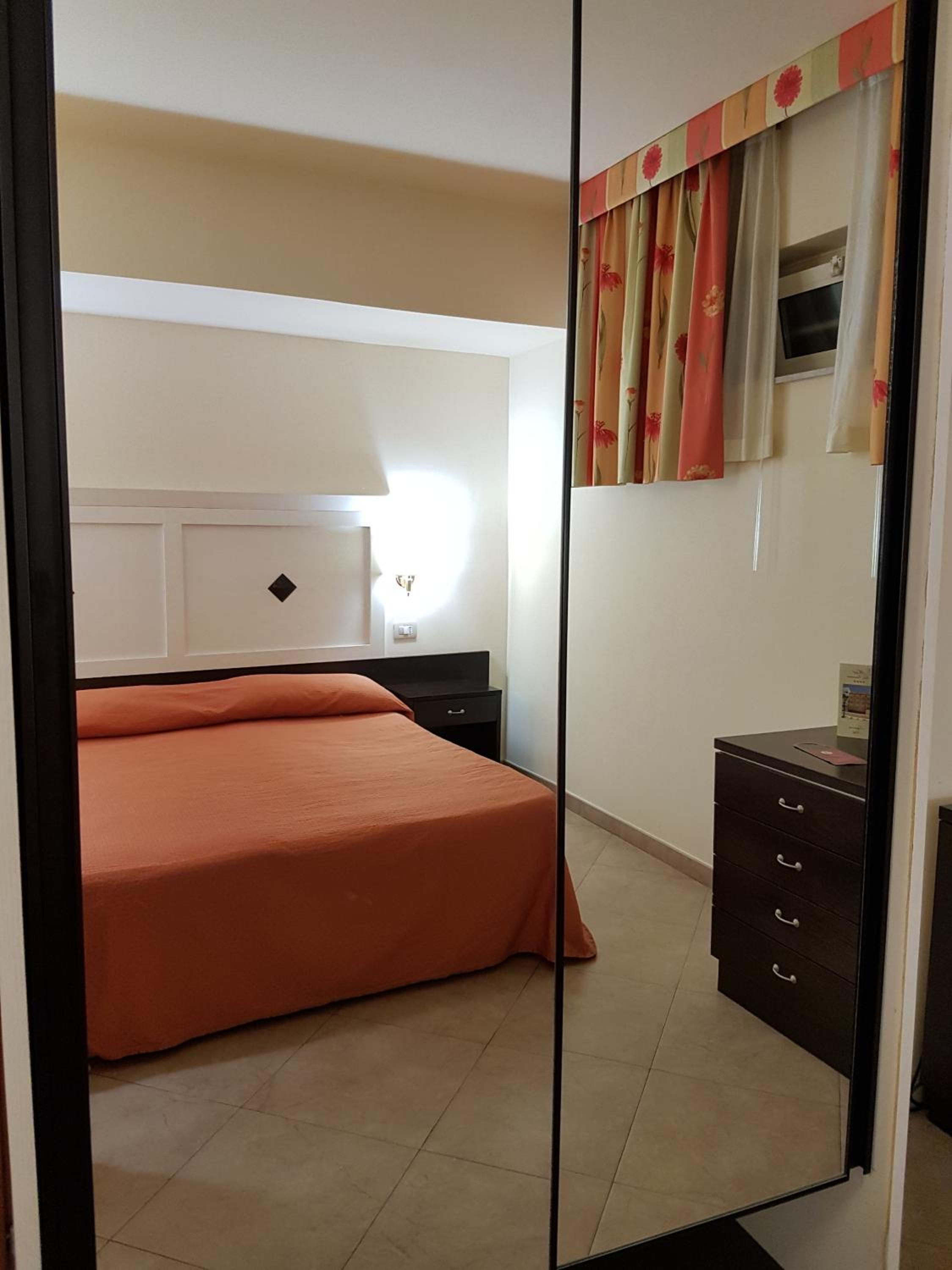 Economy Double or Twin Room photo 2
