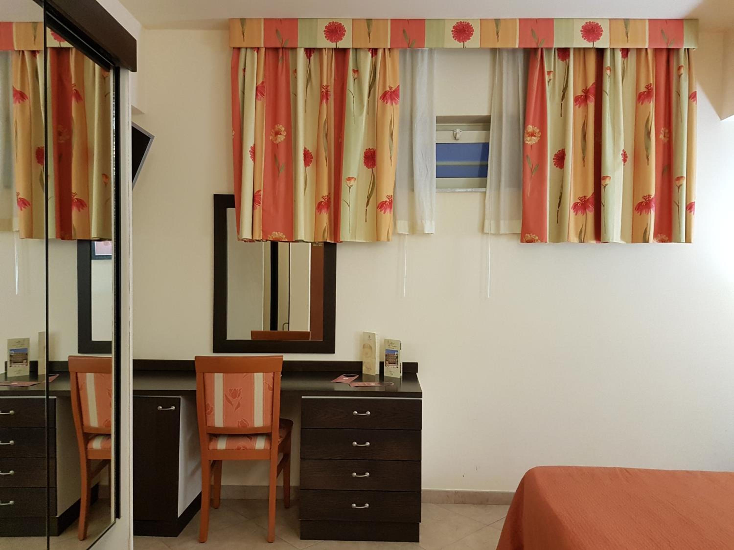 Economy Double or Twin Room photo 3