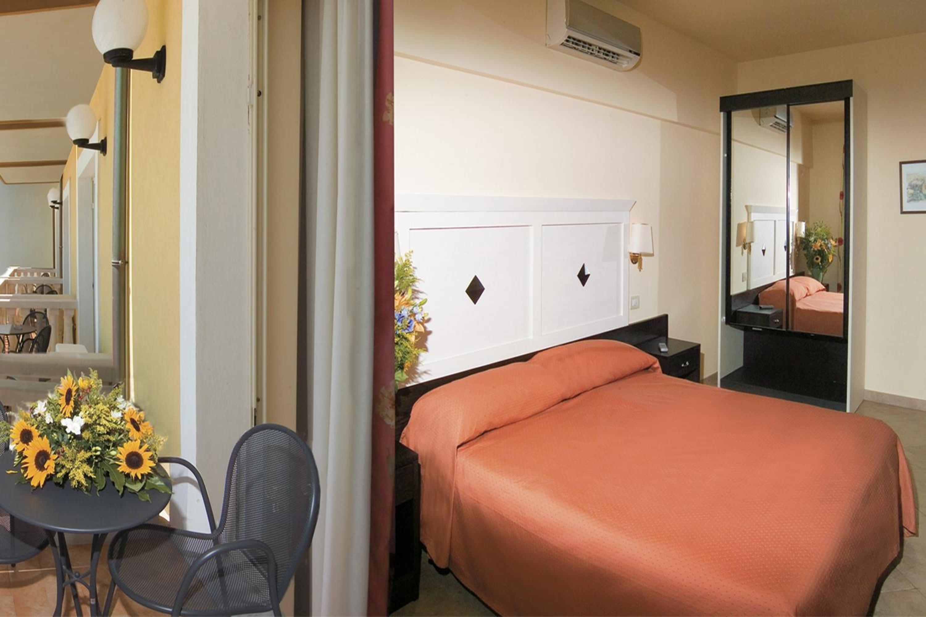 Double or Twin Room with Balcony photo 2