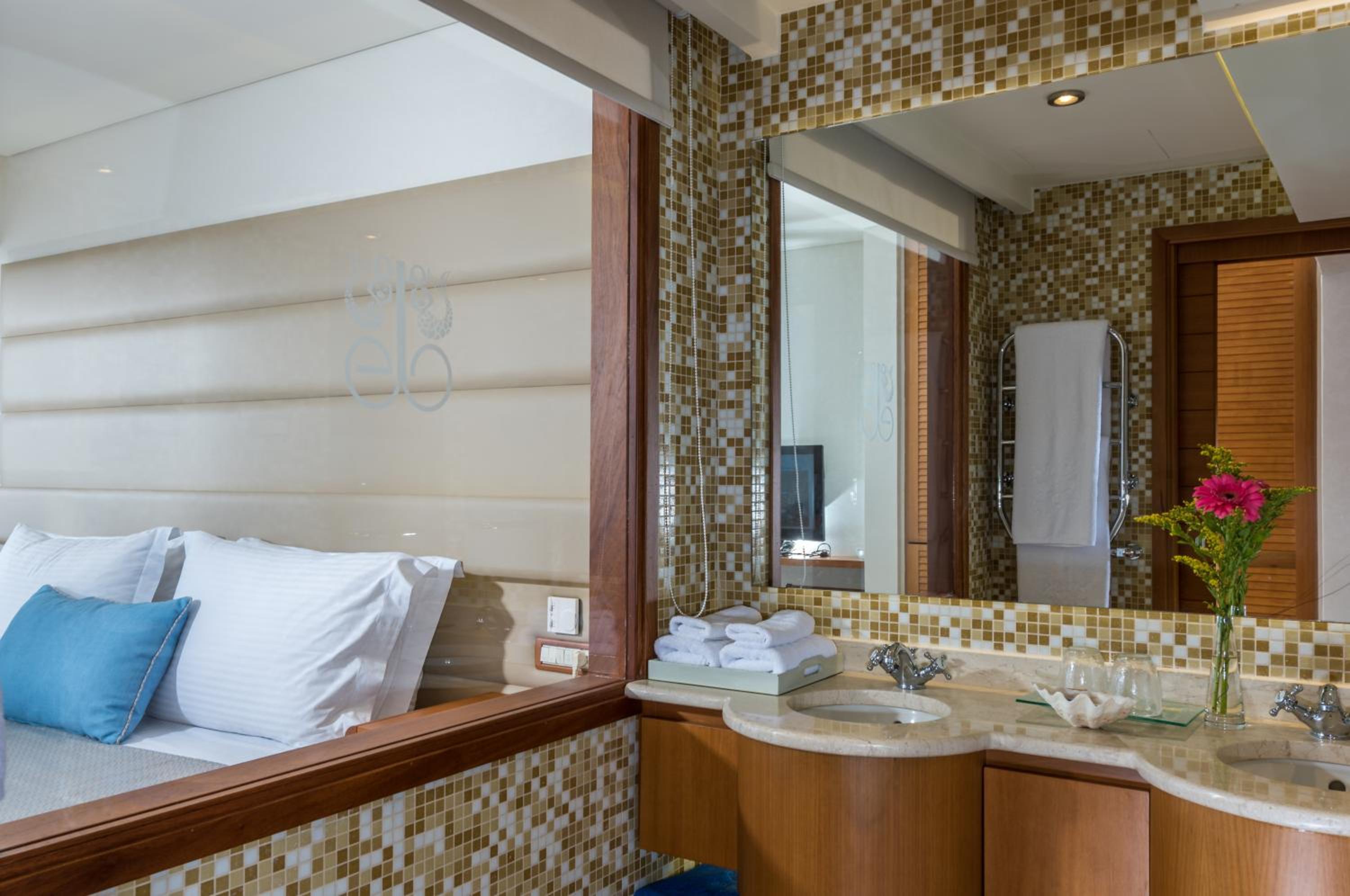 Deluxe Double Room with Sea View - Photo 2