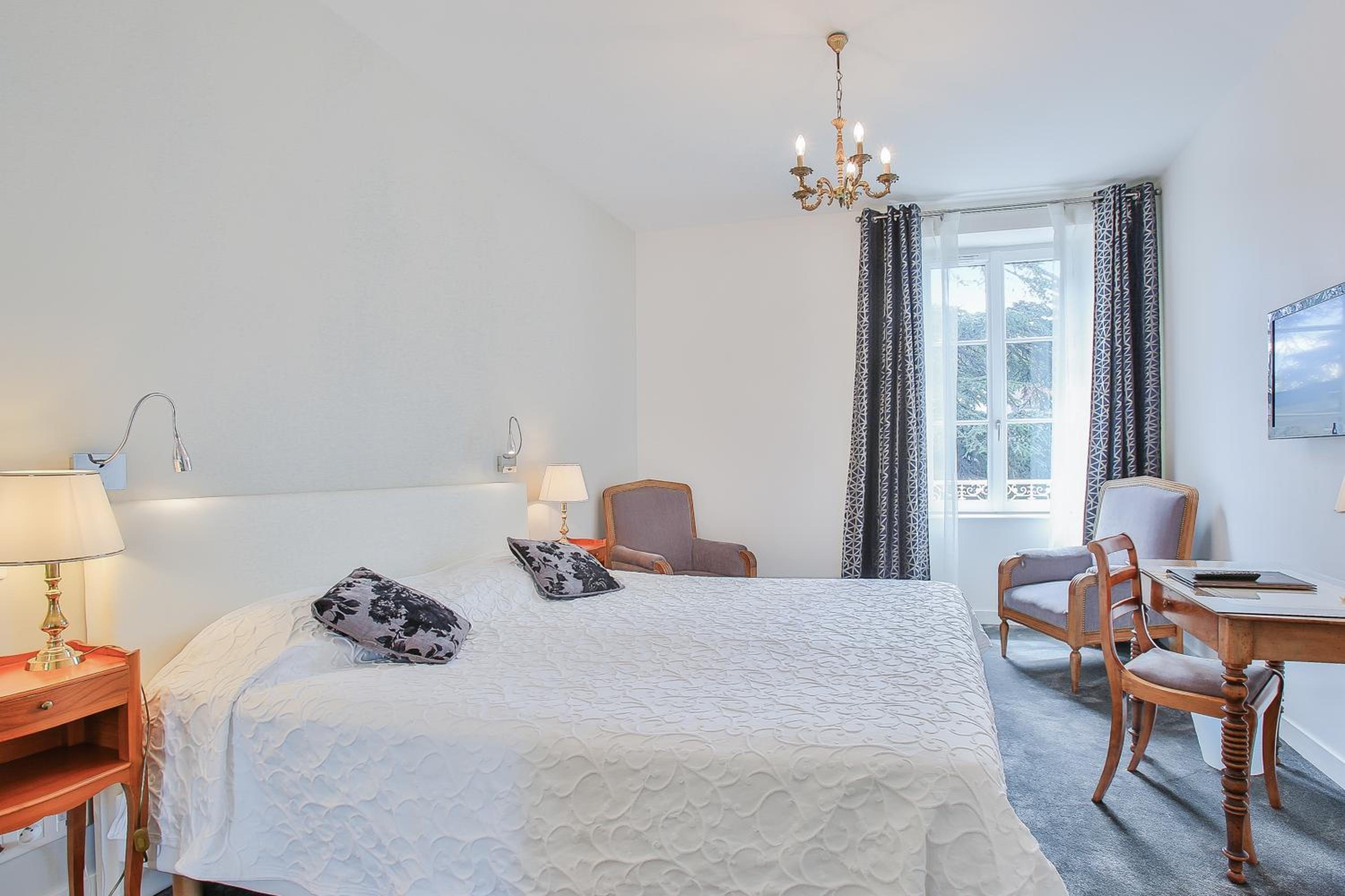 Superior Double or Twin Room photo 3