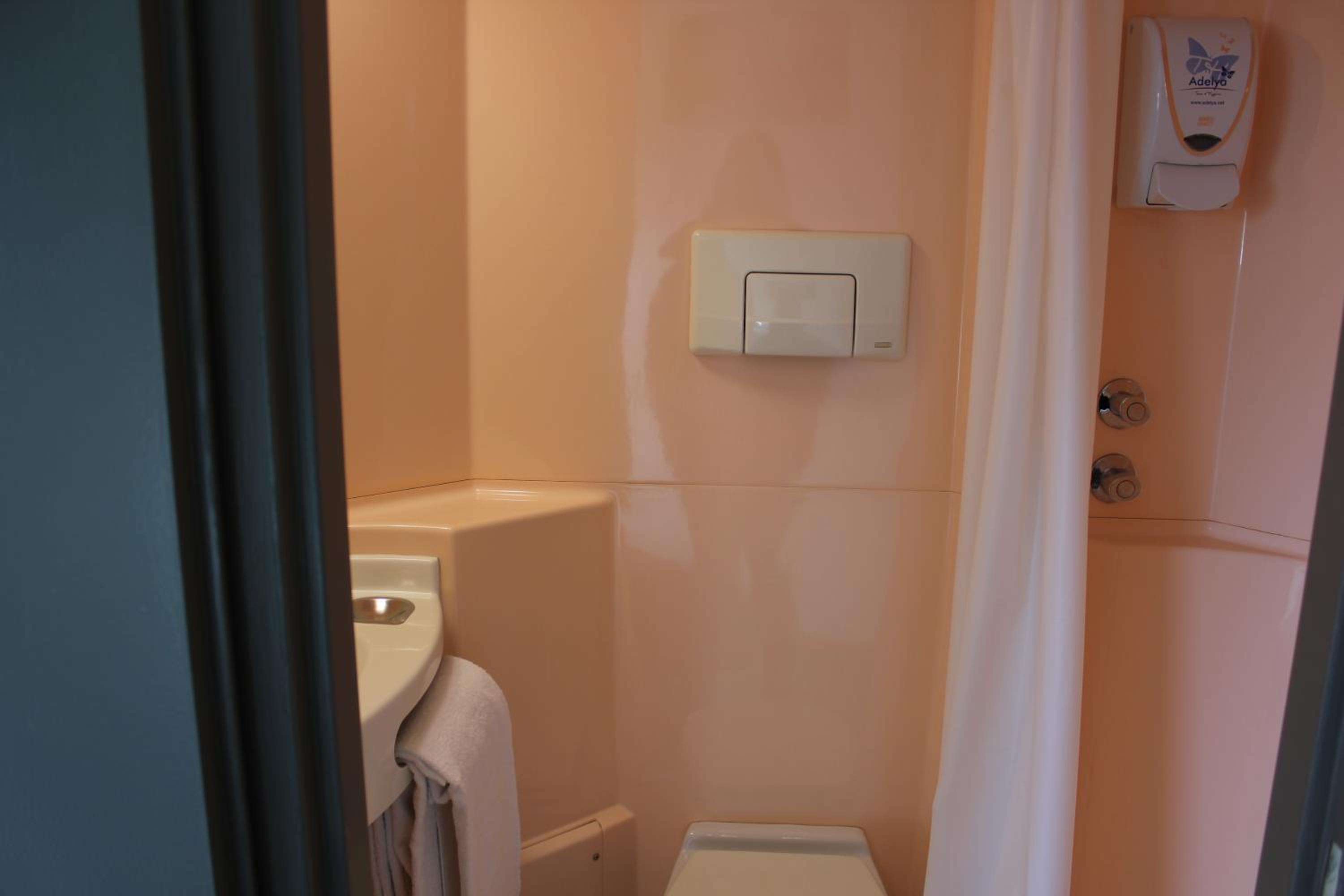 Queen Room with Two Queen Beds - Disability Access photo 1