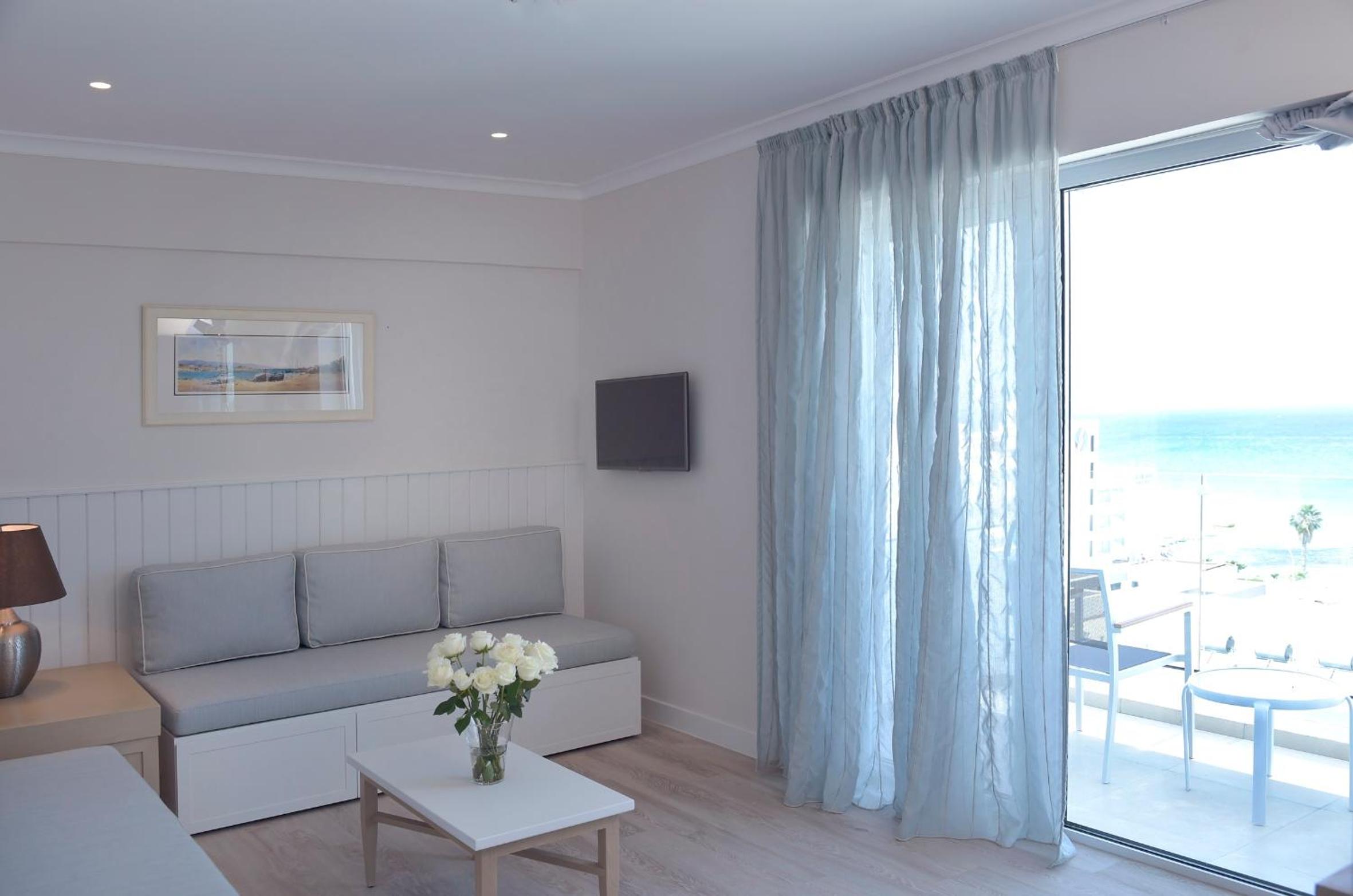 One-Bedroom Suite with Sea View
