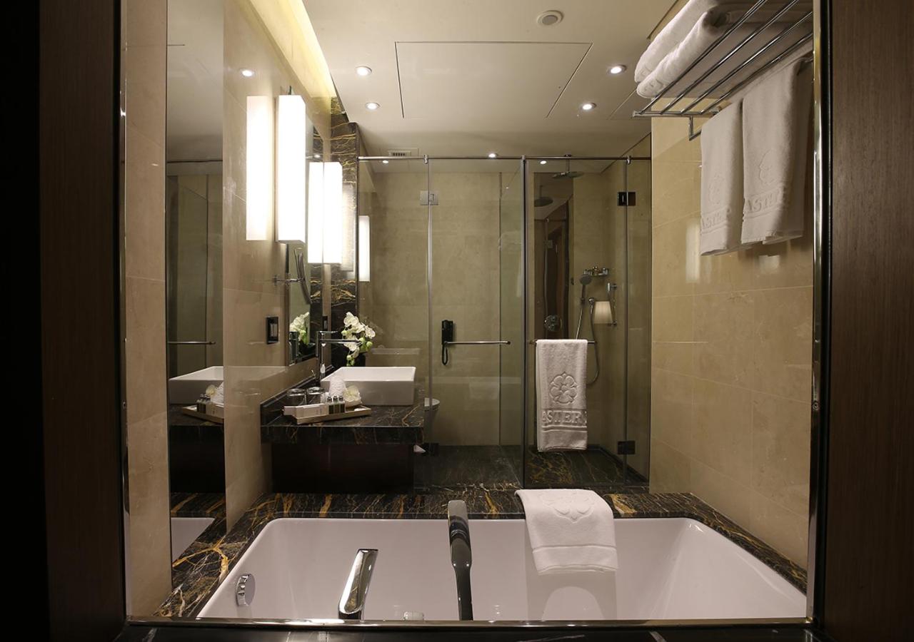 Executive Plaza Sea View Suite photo 3