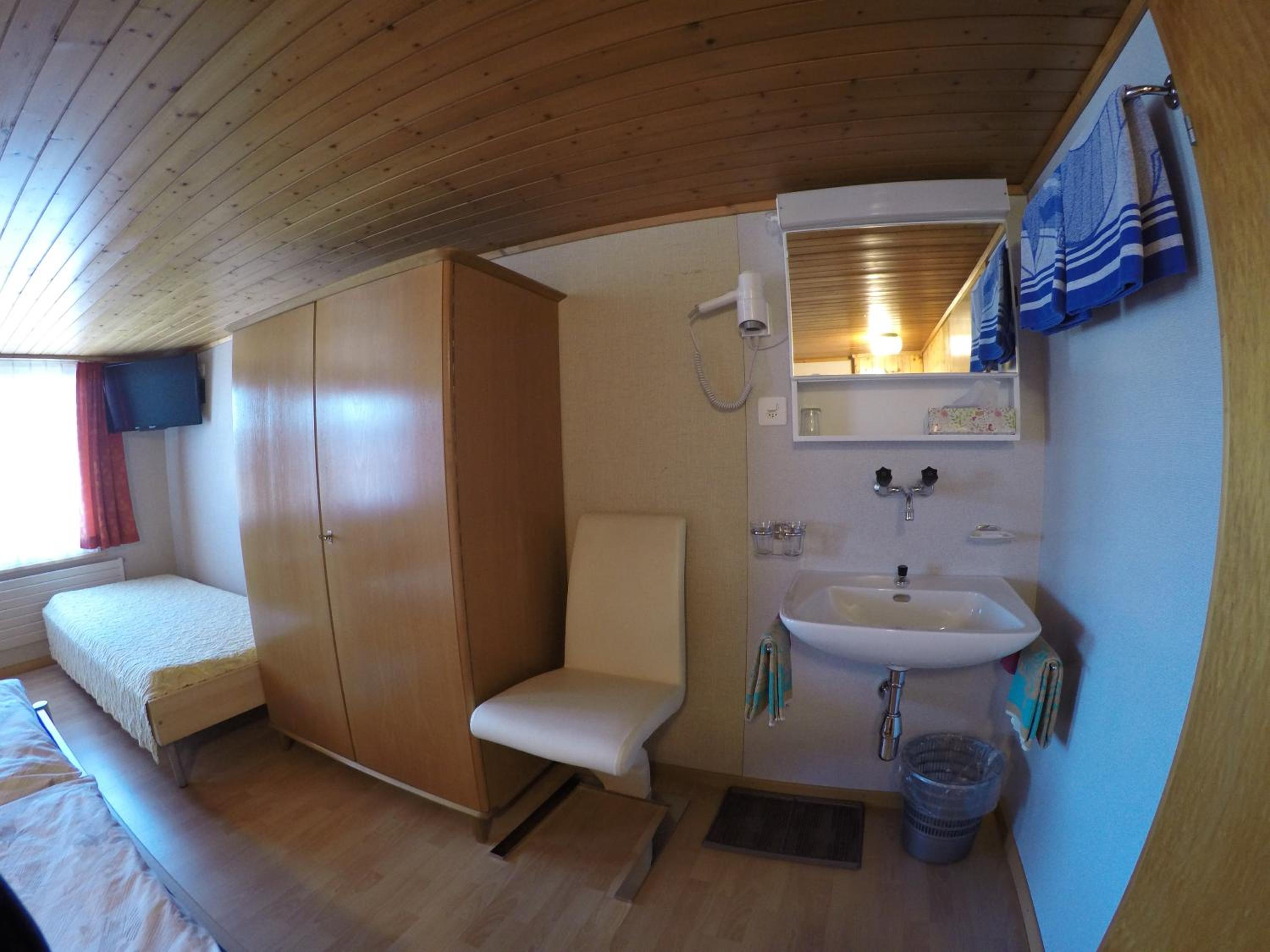 Triple Room with Shared Toilet photo 2