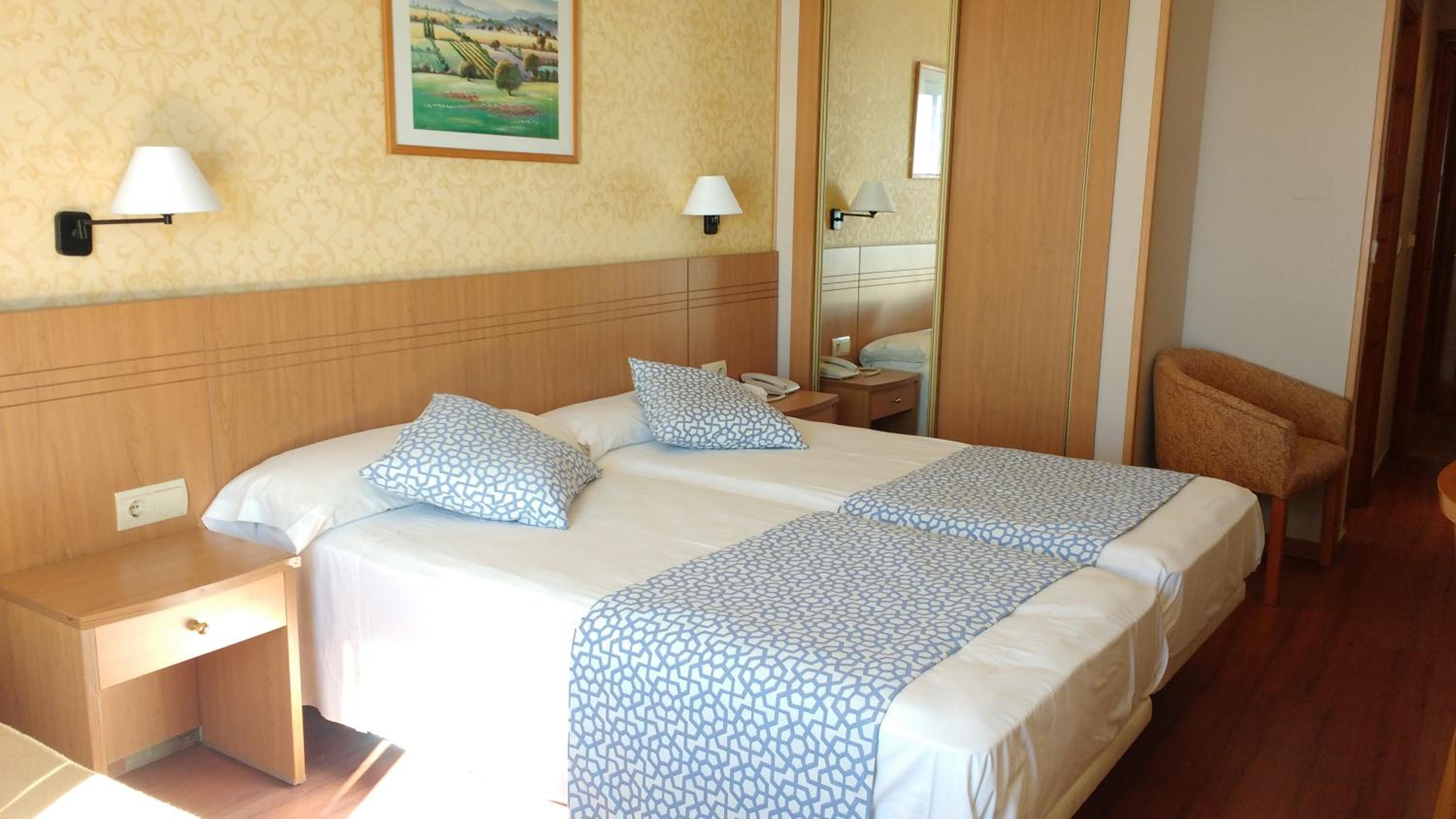 Double Room (2 Adults + 1 Child )