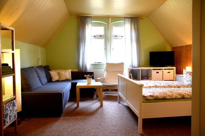 Two-Bedroom Apartment - Photo 3
