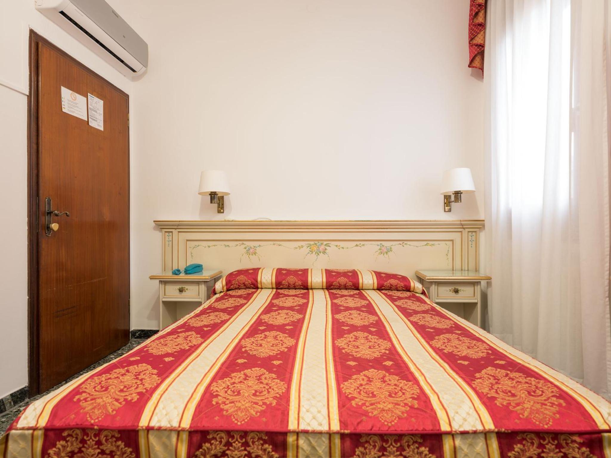 Superior Room with Canal view and French Bed