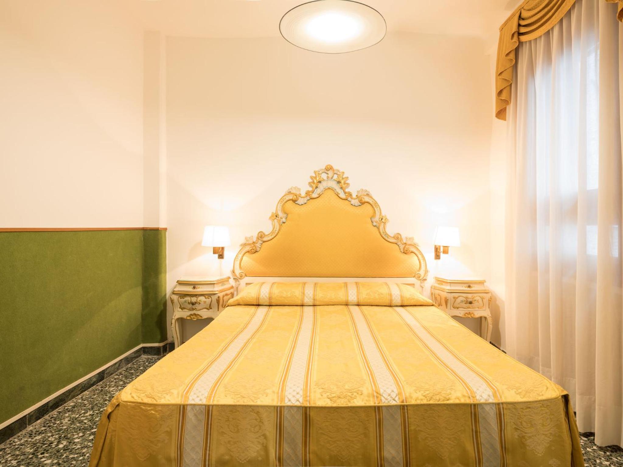 Superior Double Room with Canal View photo 2