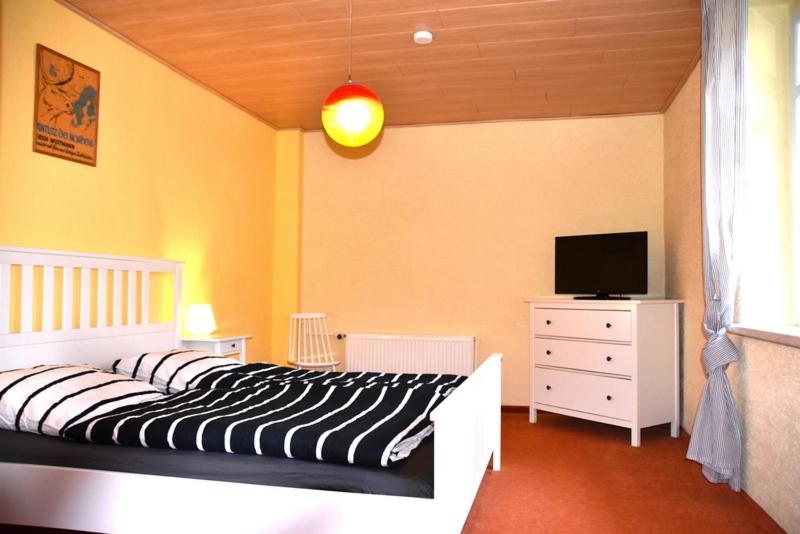 One-Bedroom Apartment - Photo 1