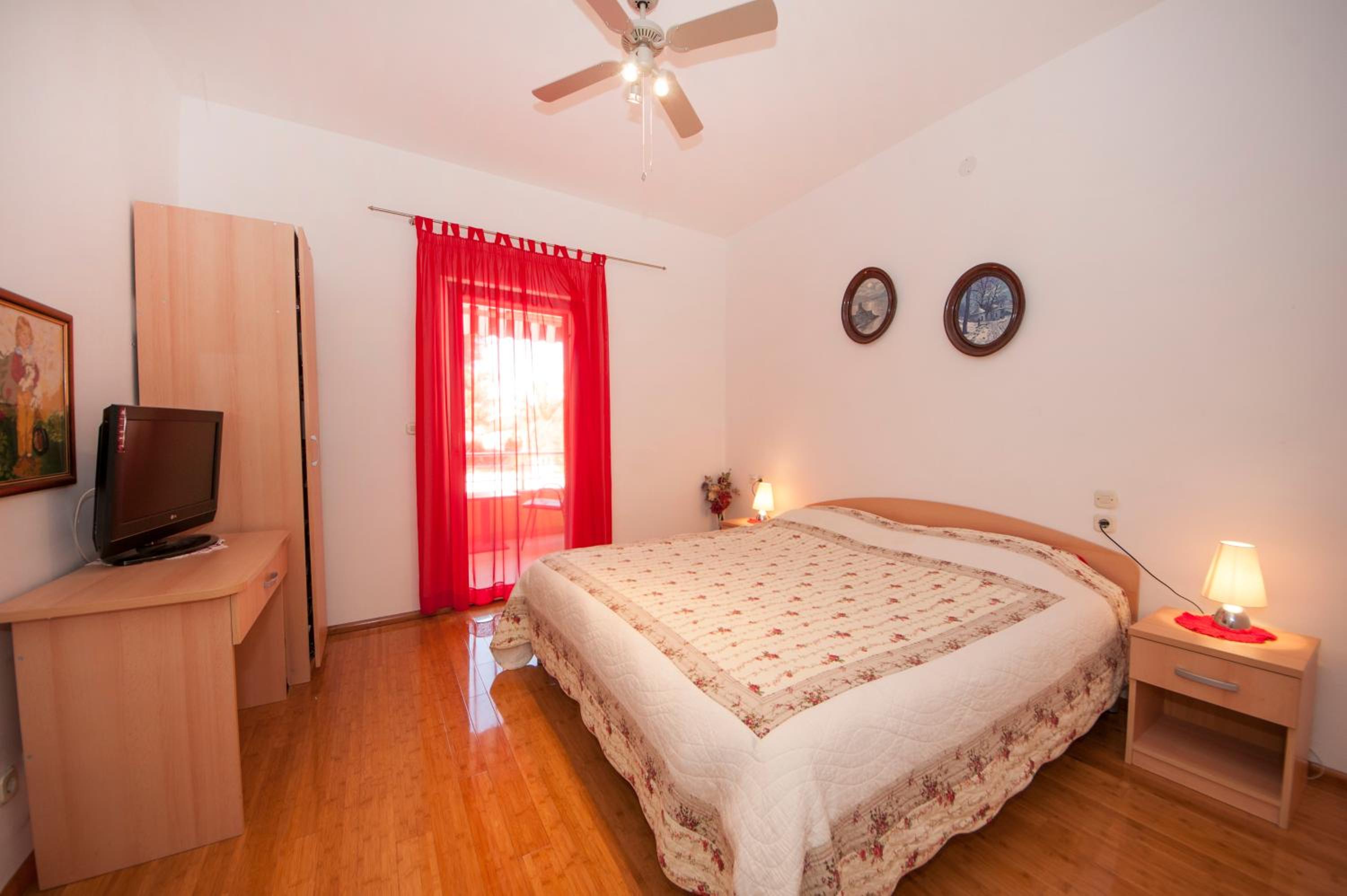 One-Bedroom Apartment with Balcony photo 2