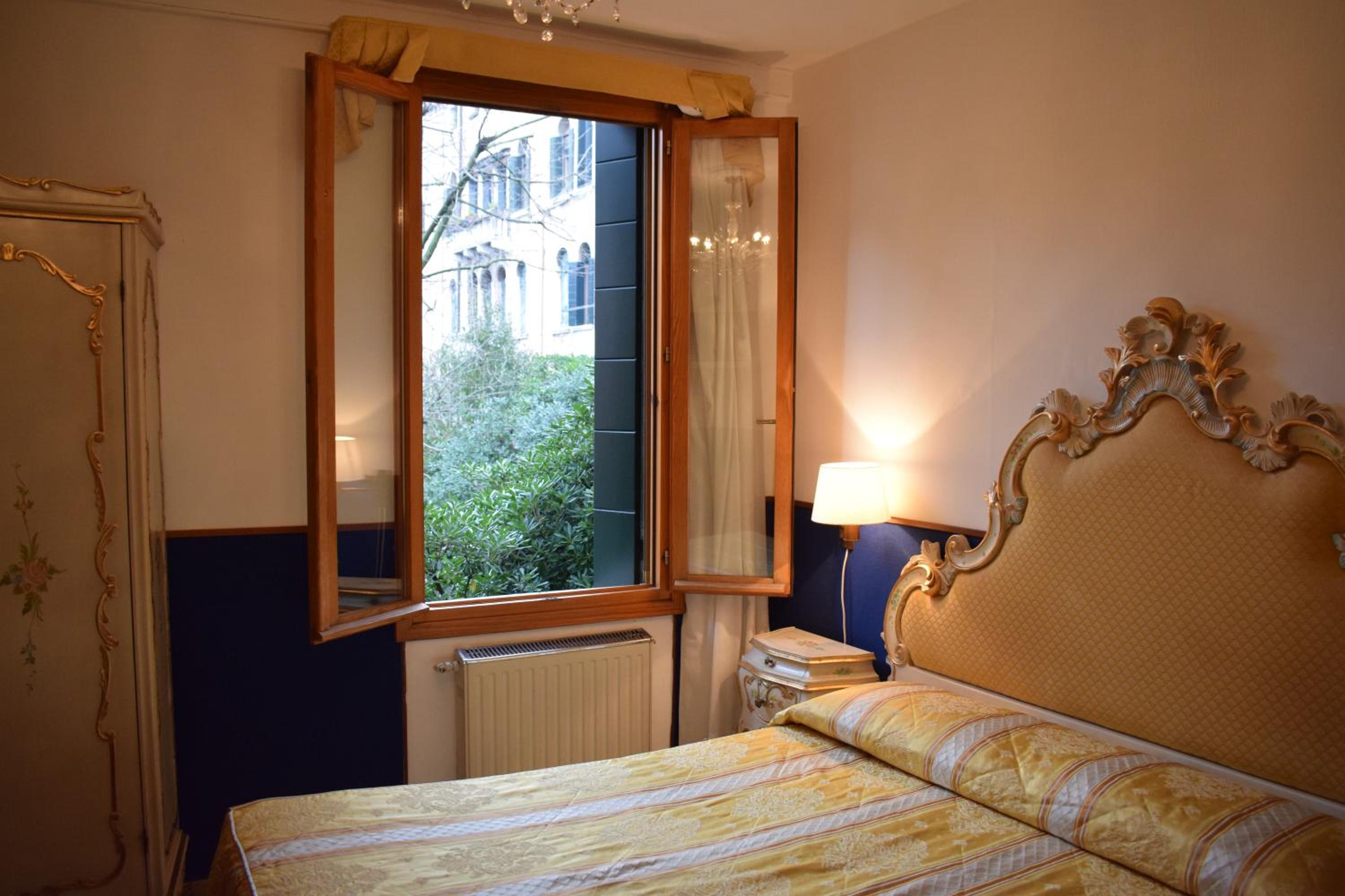 Standard Double Room photo 3