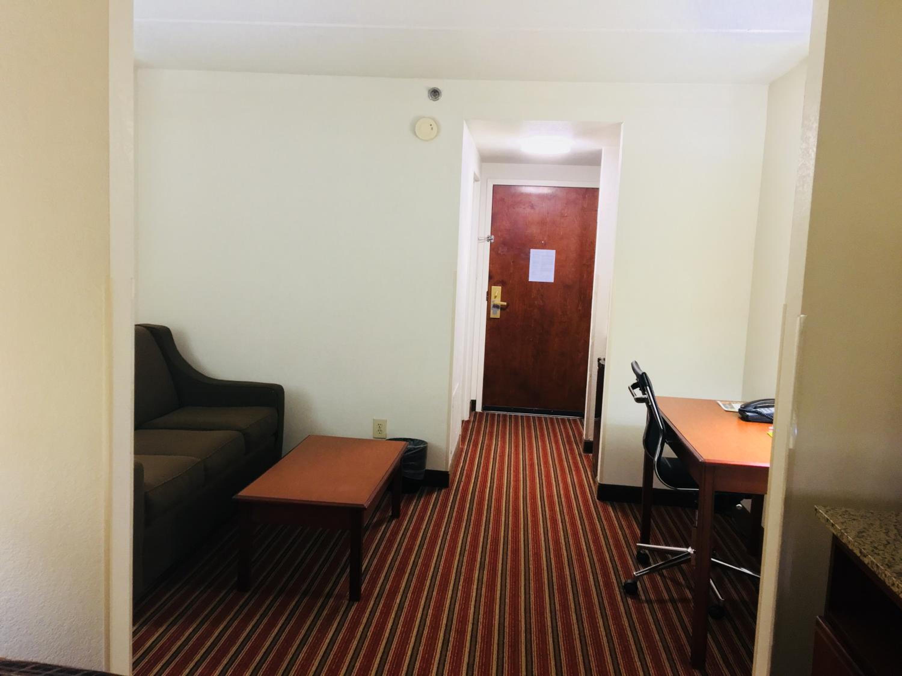 One-Bedroom King Suite With Whirlpool