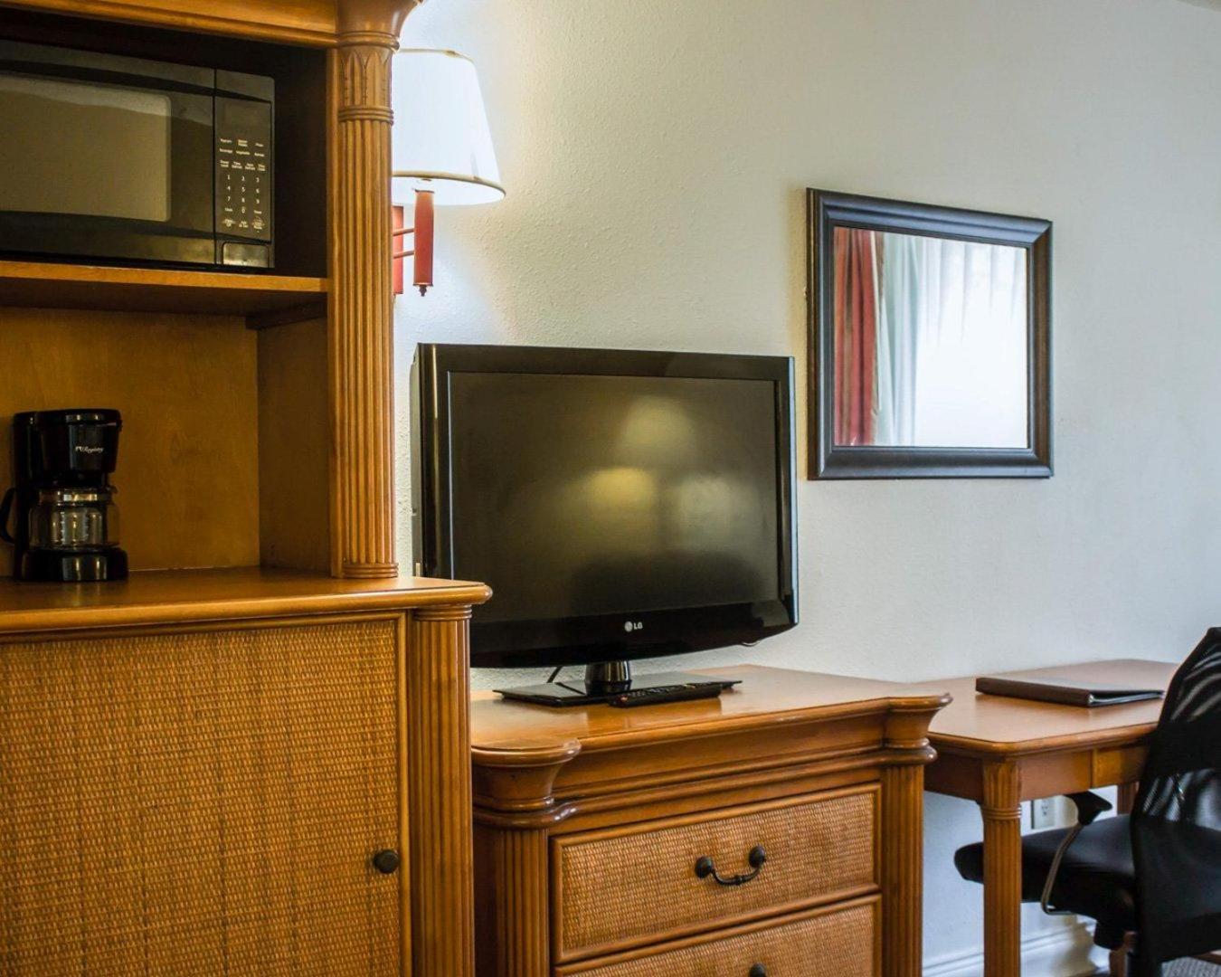 Standard King Room - Non-Smoking  - Photo 6
