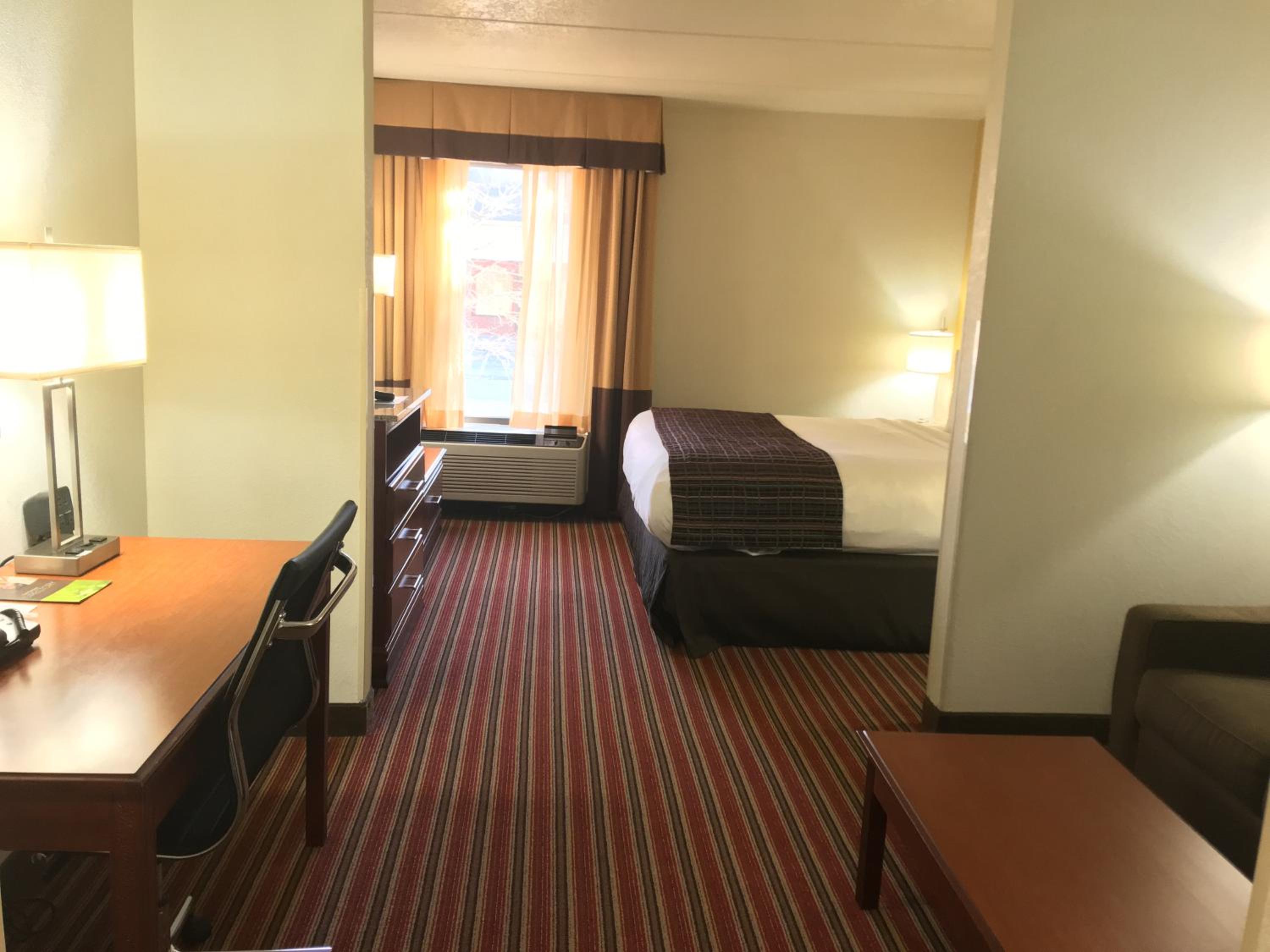 One-Bedroom King Suite - Disability Access/Non-Smoking