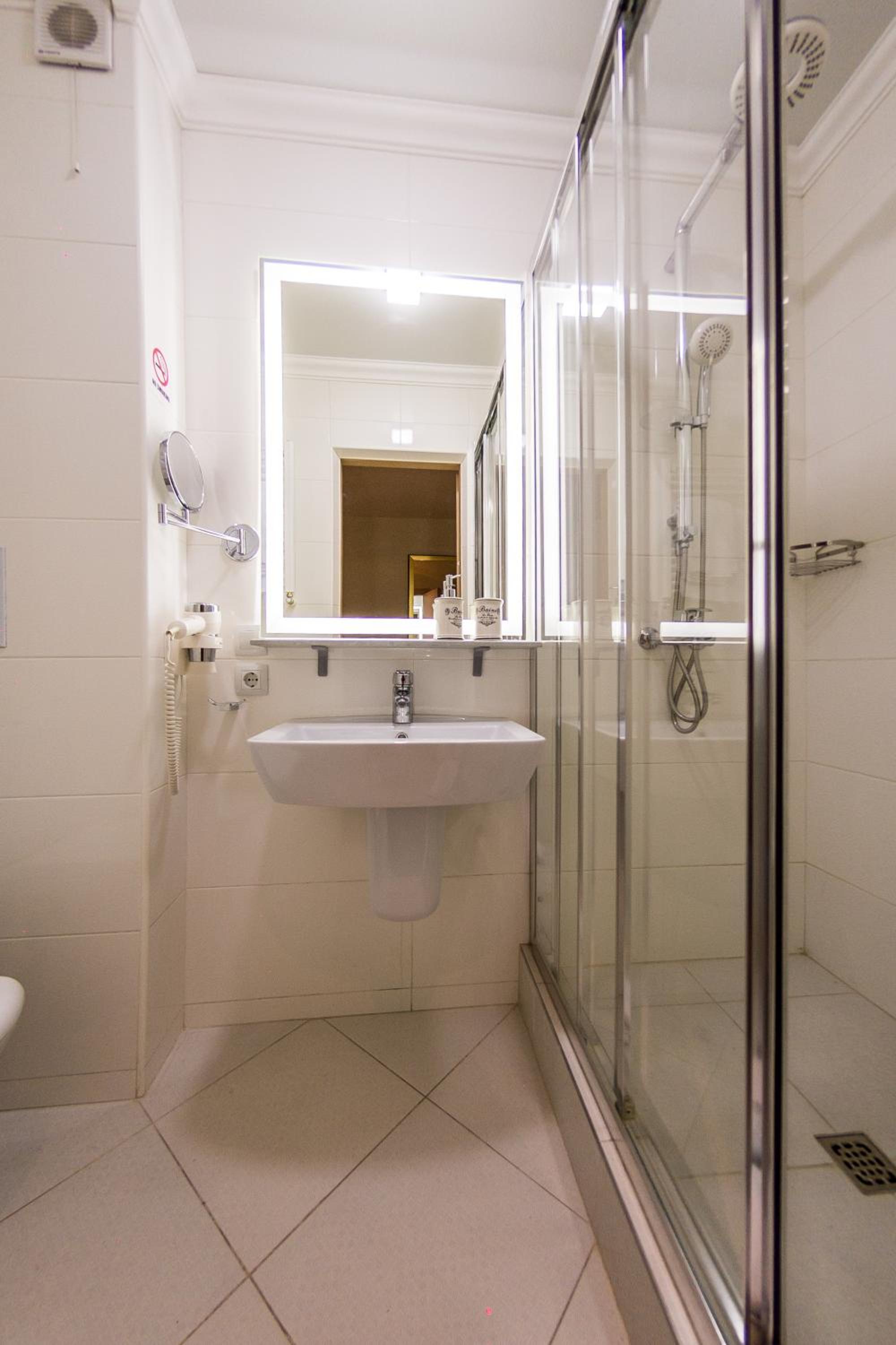 Double or Twin Room photo 2