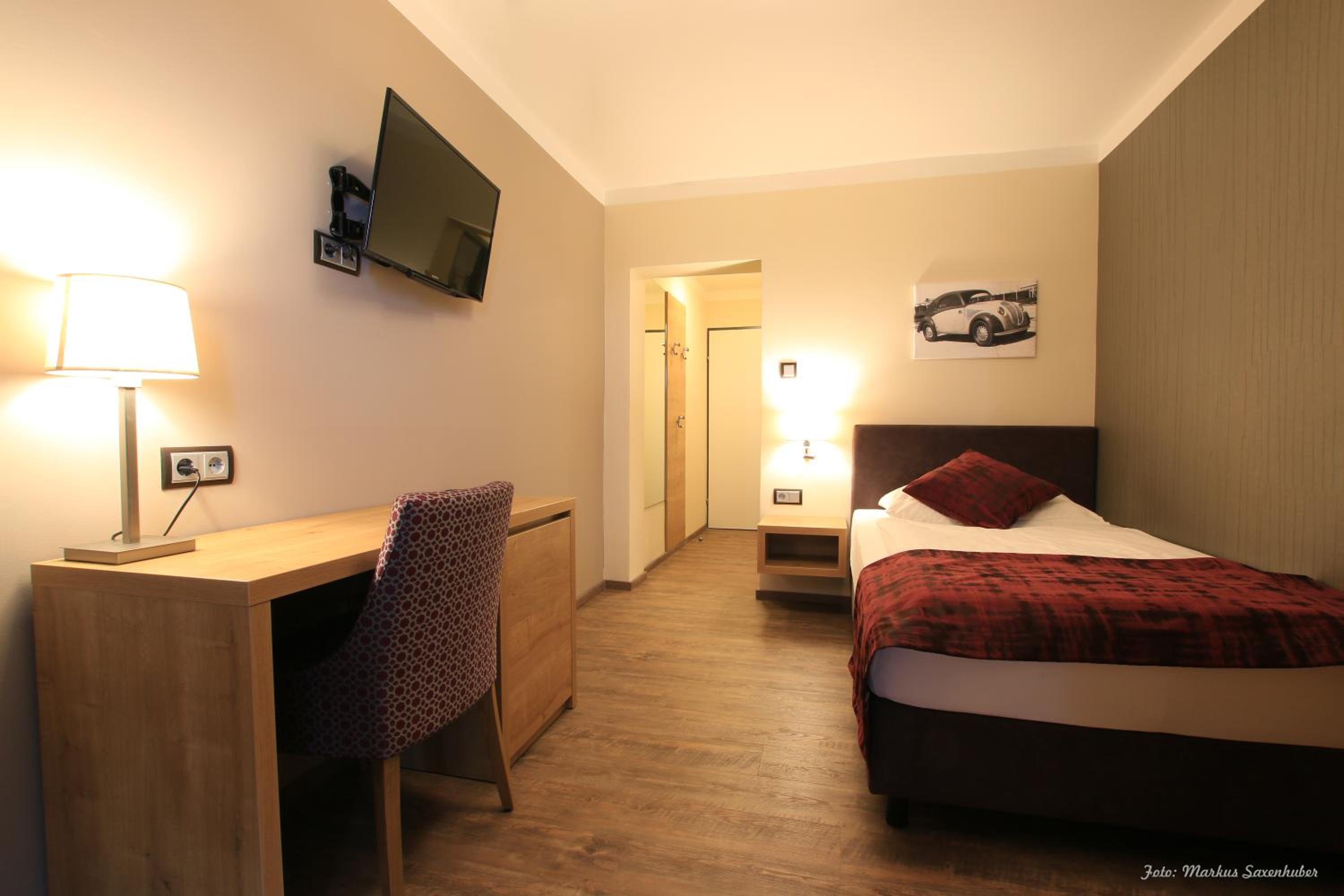 Single Room with Bathroom photo 2