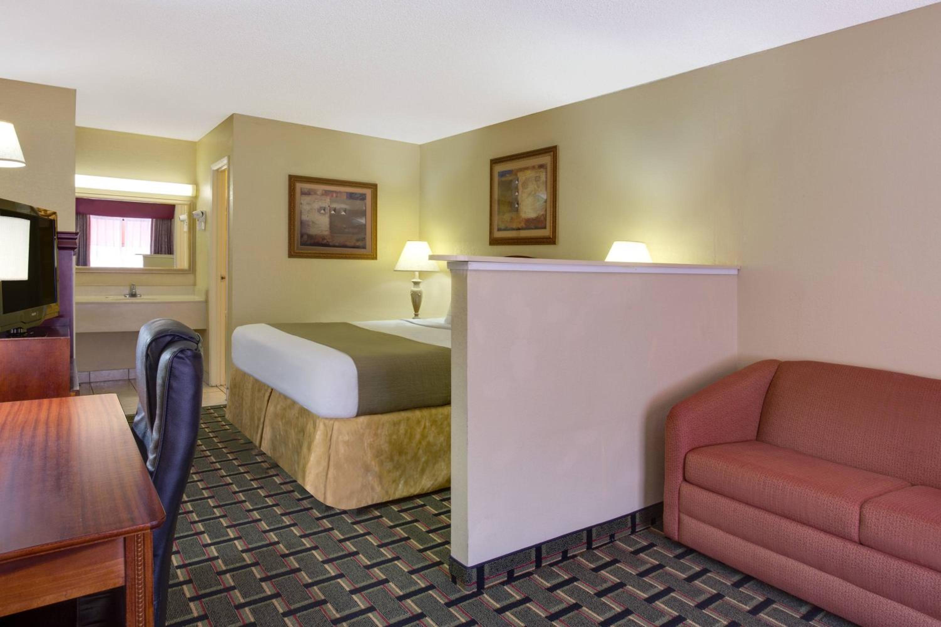 King Studio Suite - Non-Smoking - Photo 1