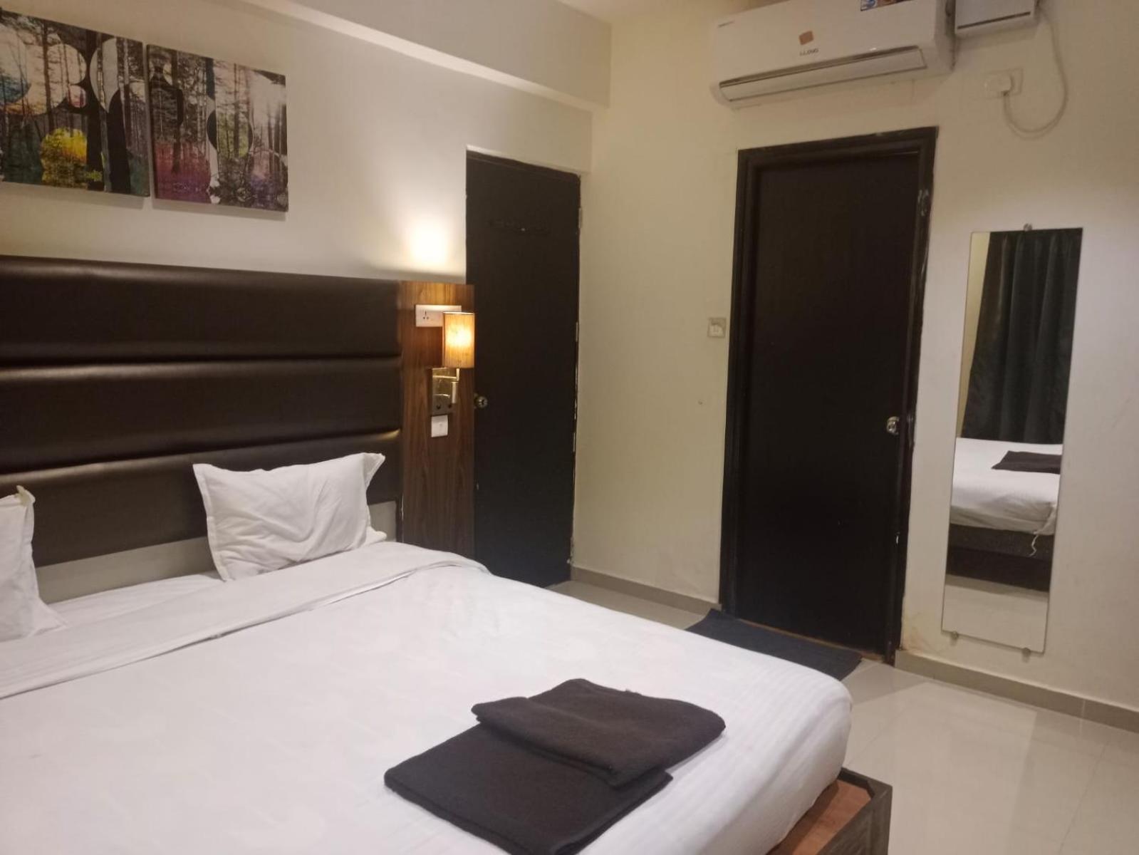 Family Two-Bedroom Apartment with View photo 2