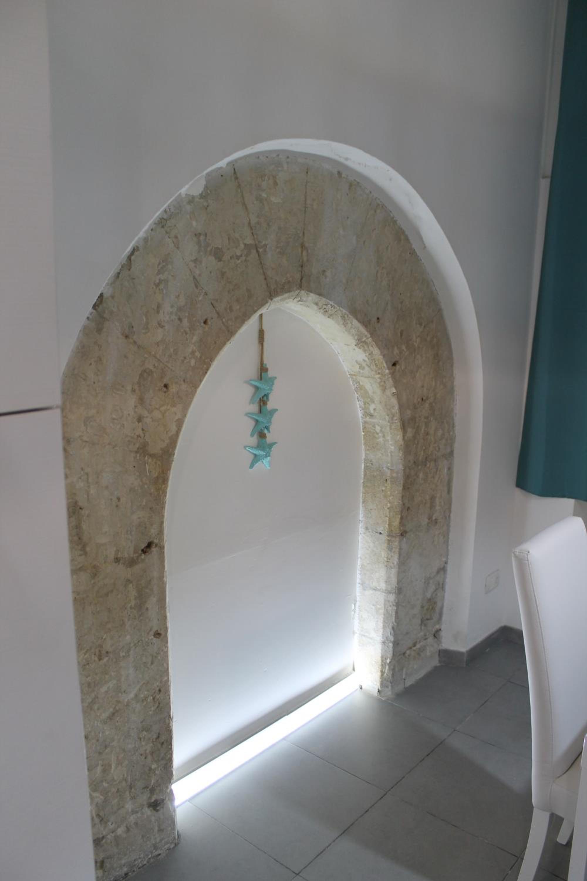 One-Bedroom Apartment - Photo 13