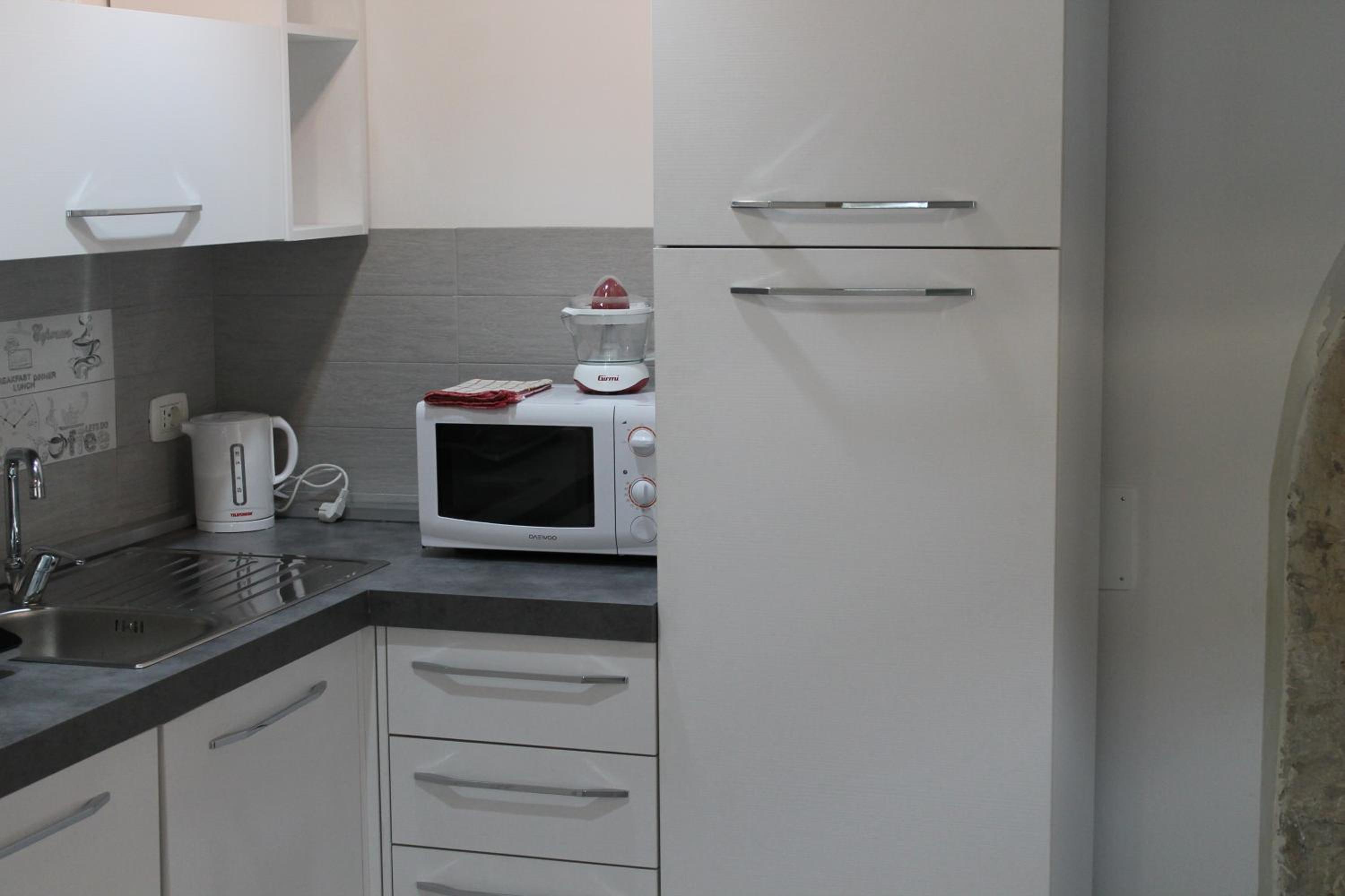 One-Bedroom Apartment - Photo 16