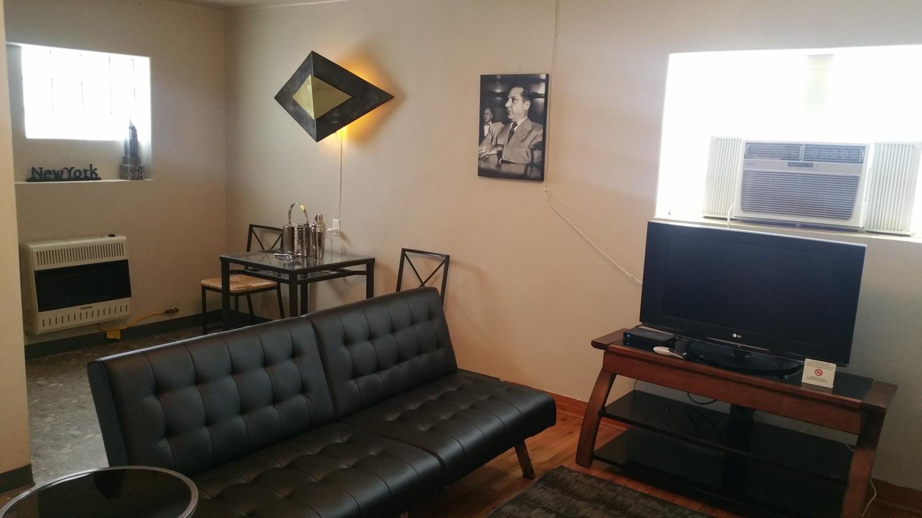 Deluxe King Suite photo 3