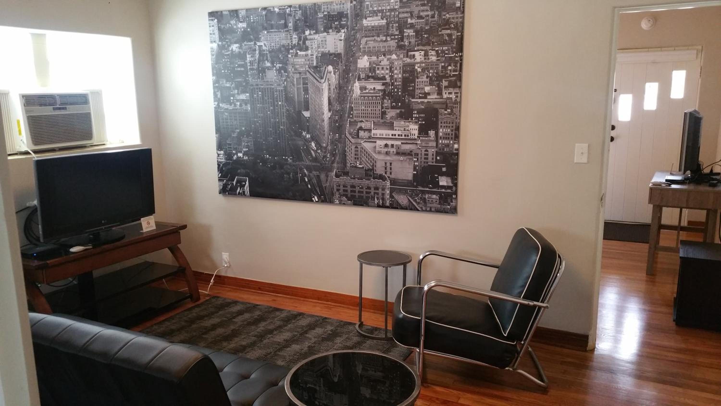 Deluxe King Suite photo 2