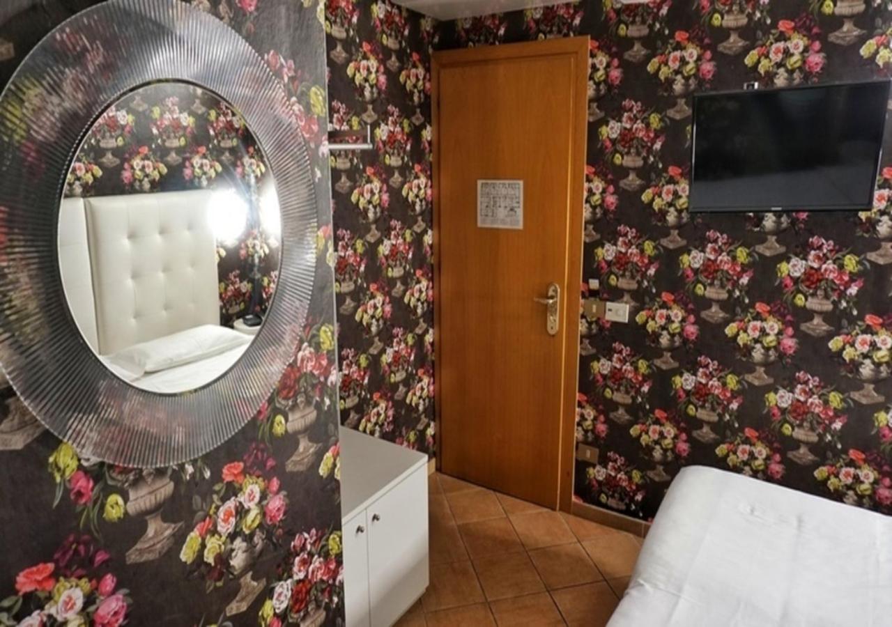 Superior Double or Twin Room - Photo 19