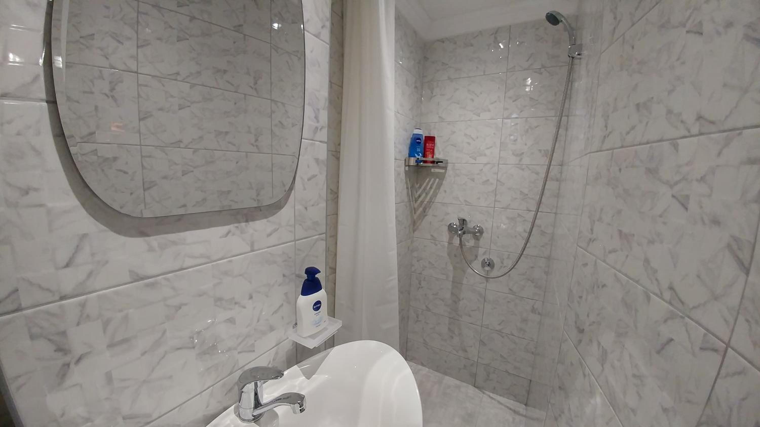 Studio Apartment - Photo 19