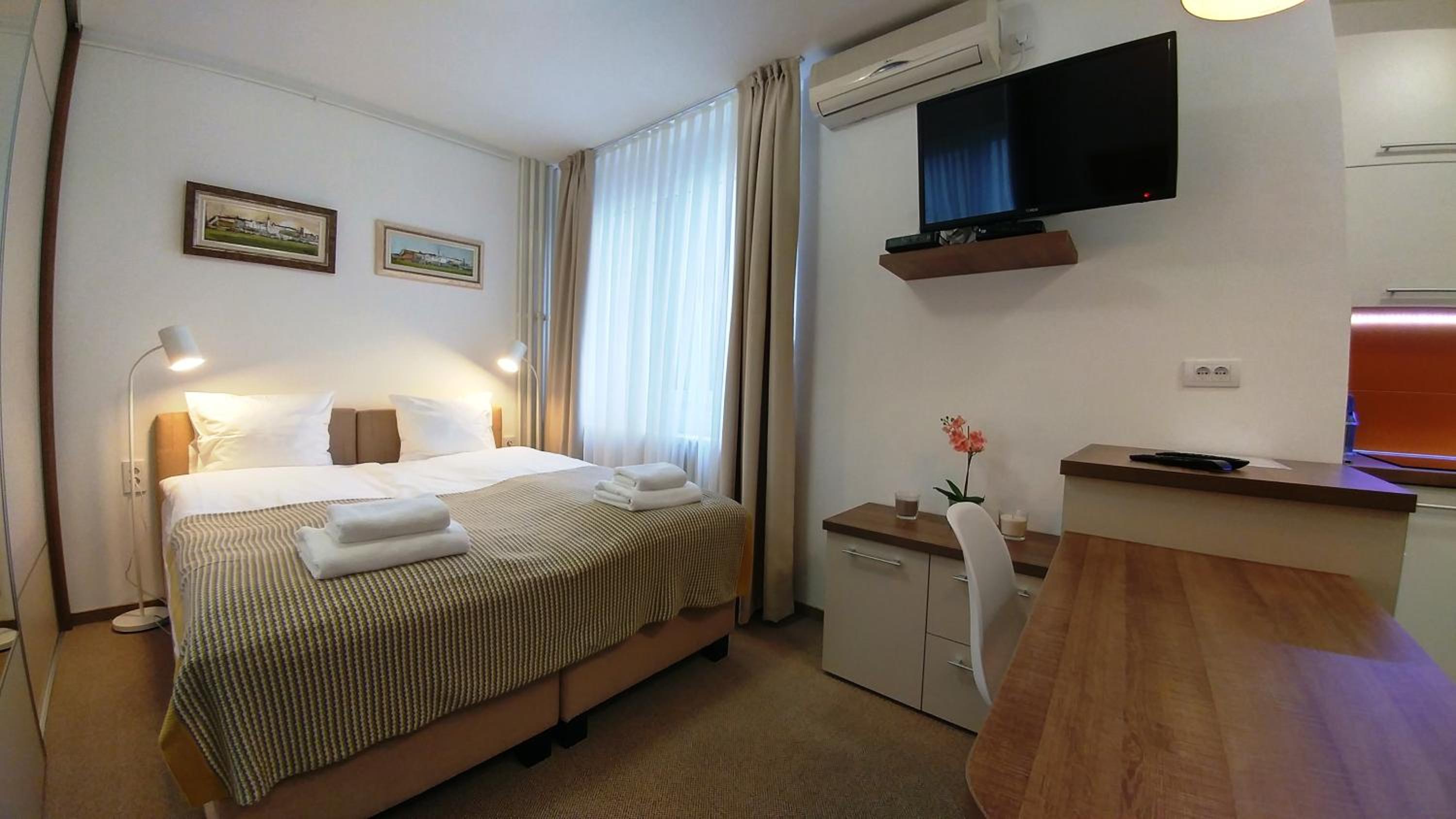 Studio Apartment - Photo 18