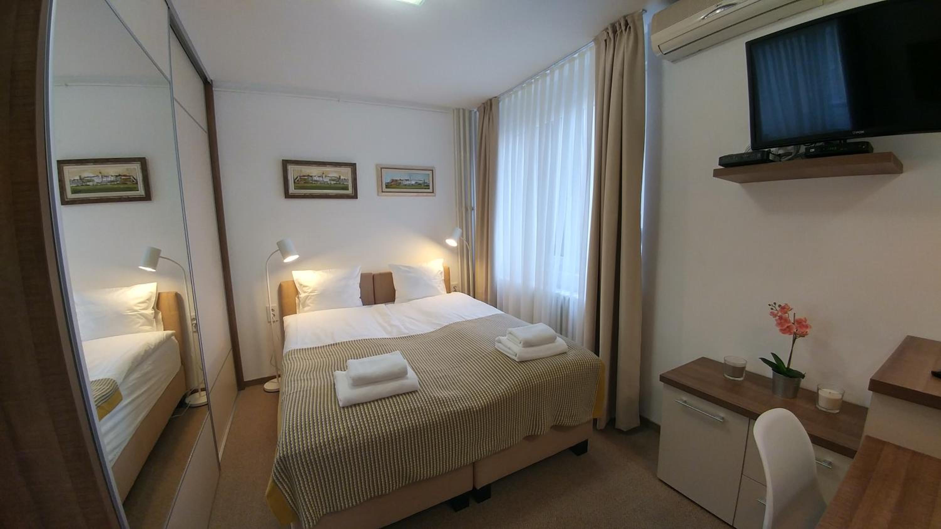 Studio Apartment - Photo 17