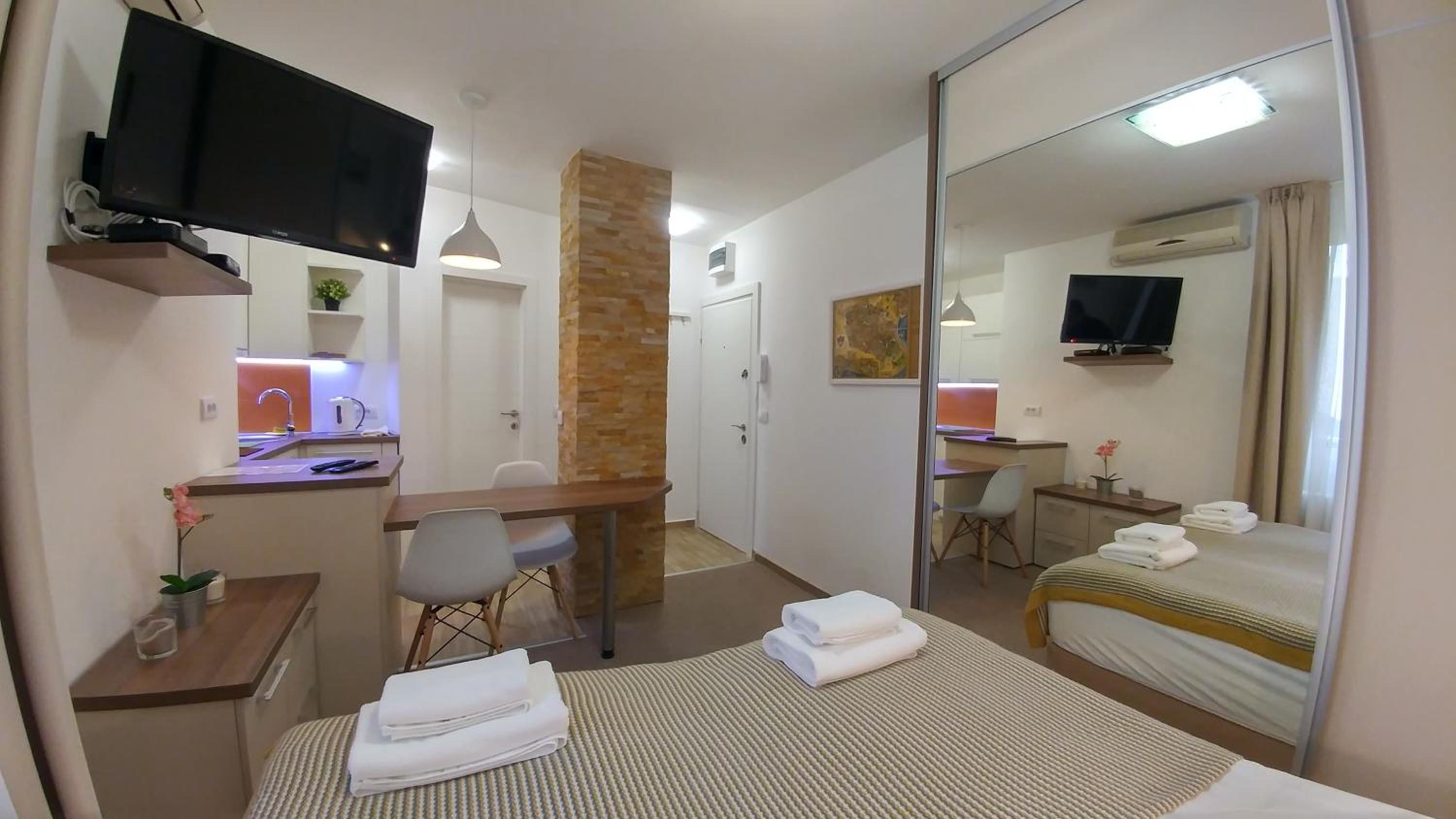 Studio Apartment - Photo 16