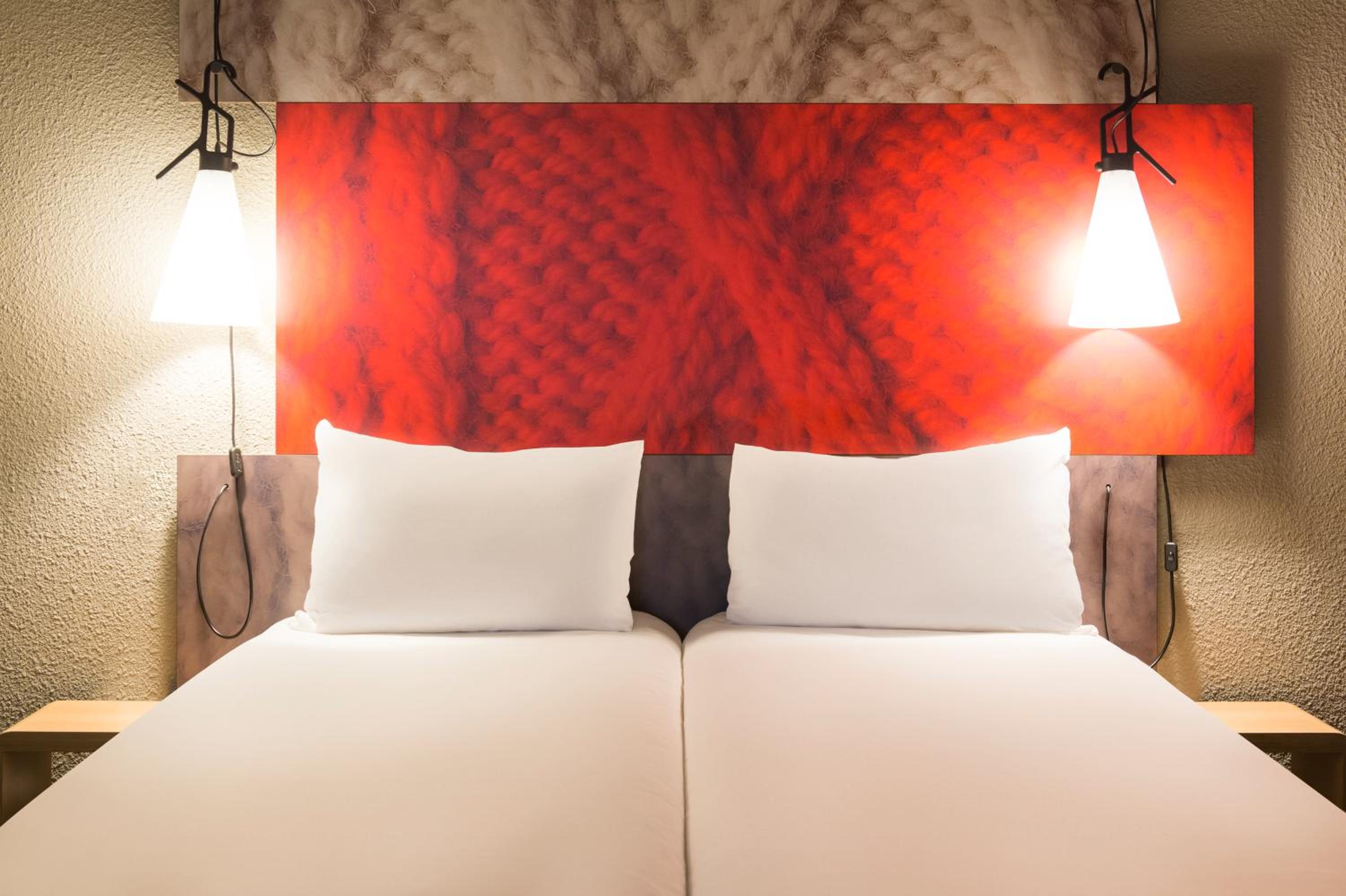 Standard Twin Room - Photo 3