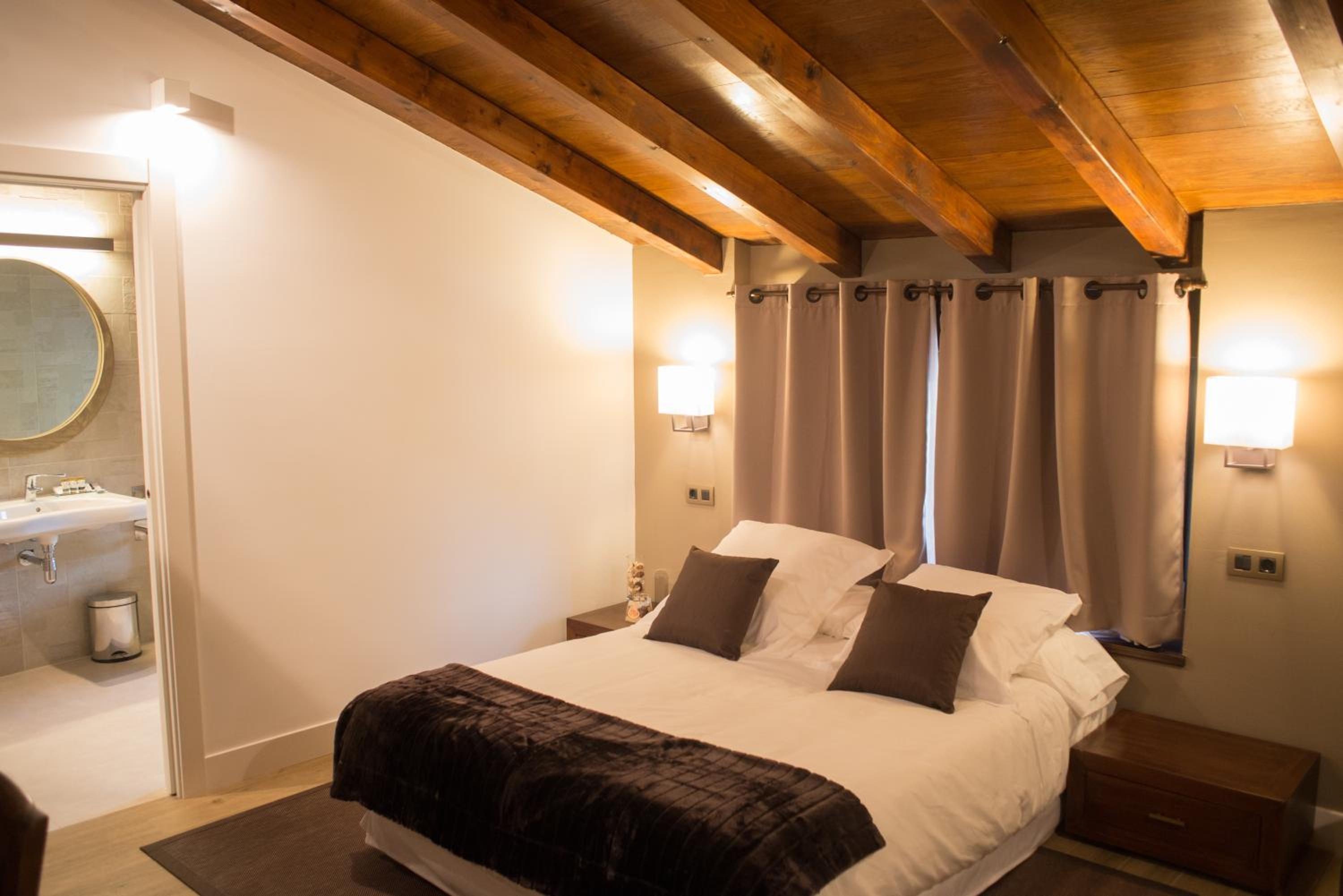 Double Room - Disability Access - Photo 4